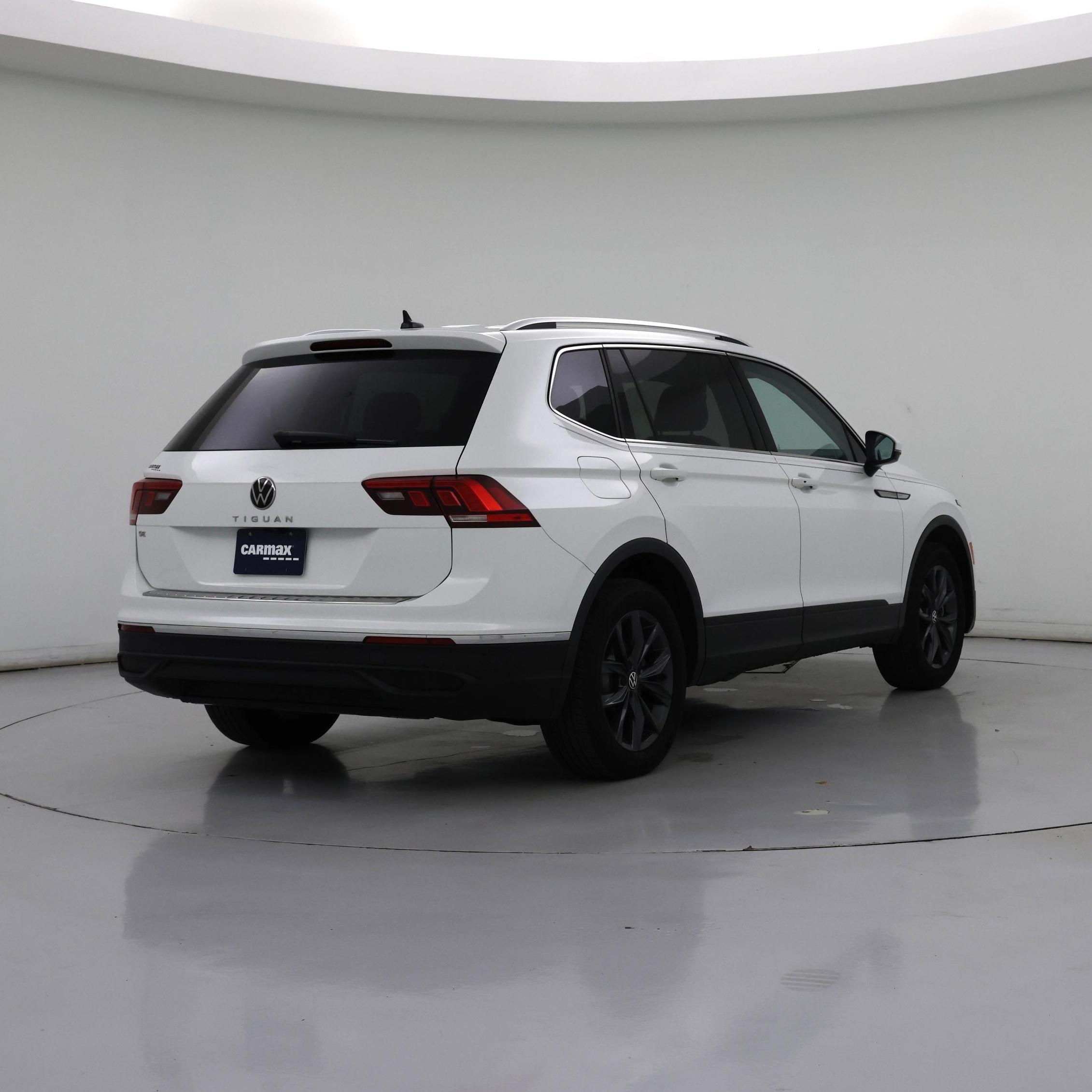Thumbnail: 2022 Volkswagen Tiguan - 8