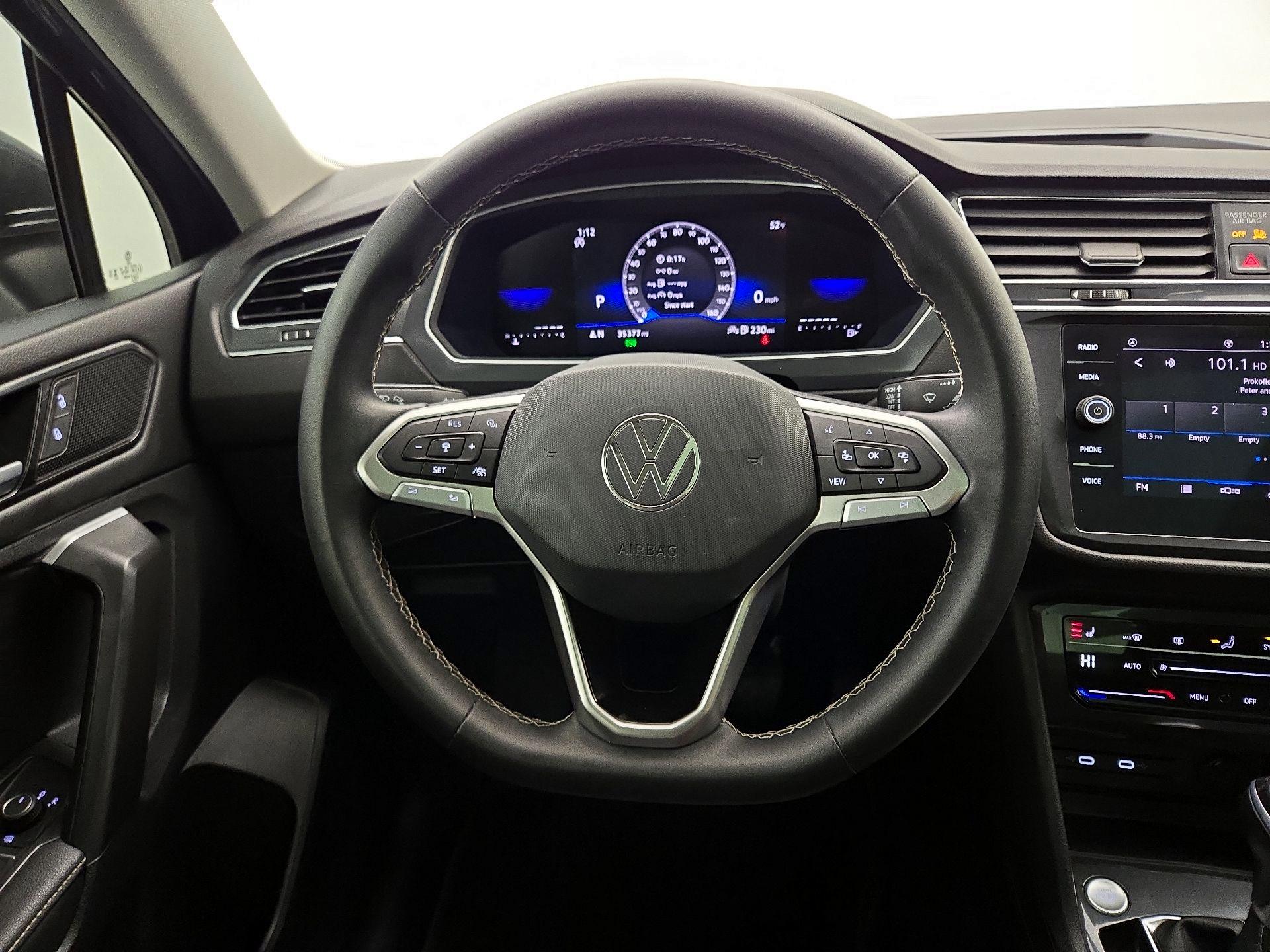 Thumbnail: 2023 Volkswagen Tiguan - 10