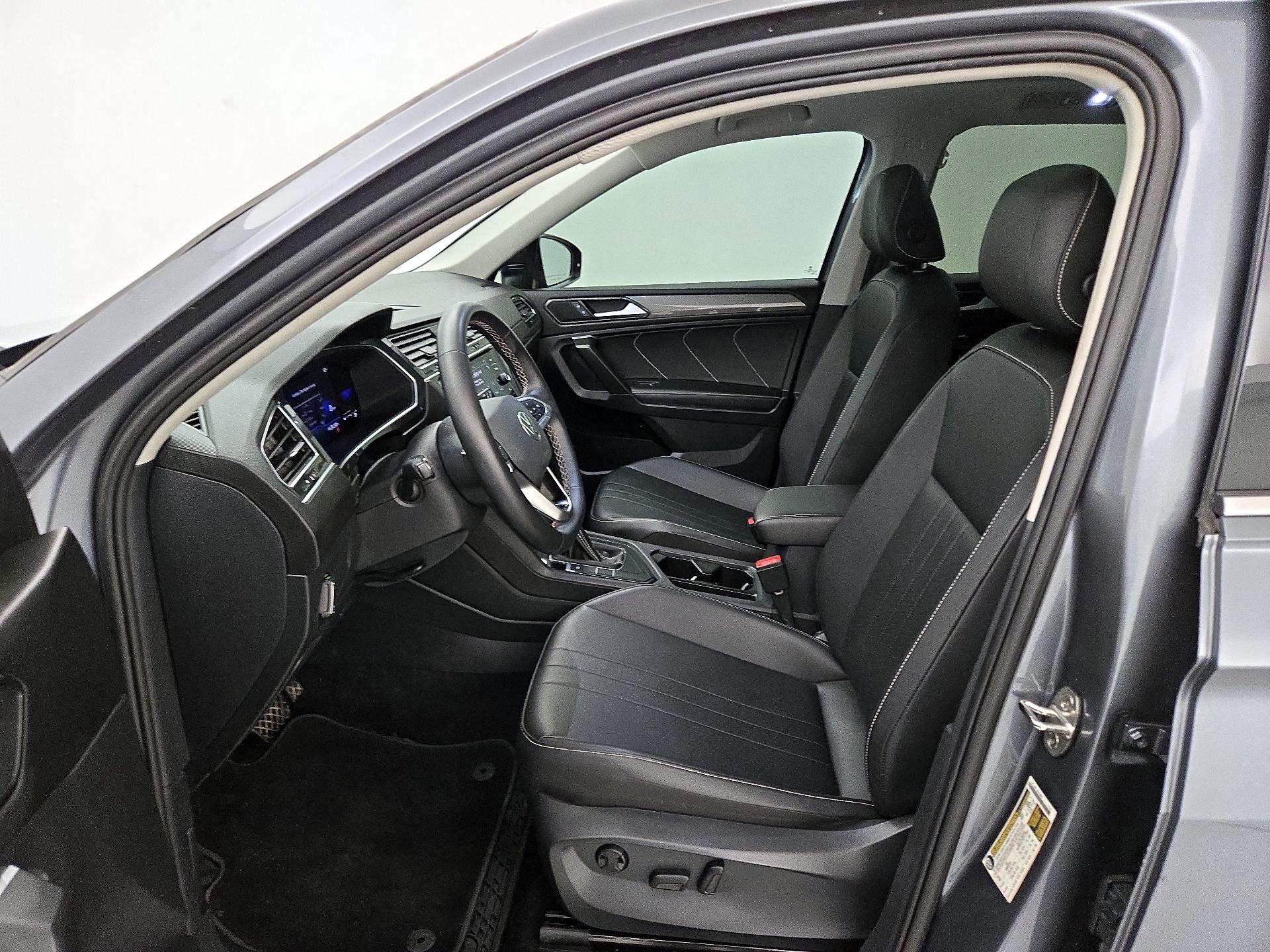 Thumbnail: 2023 Volkswagen Tiguan - 11