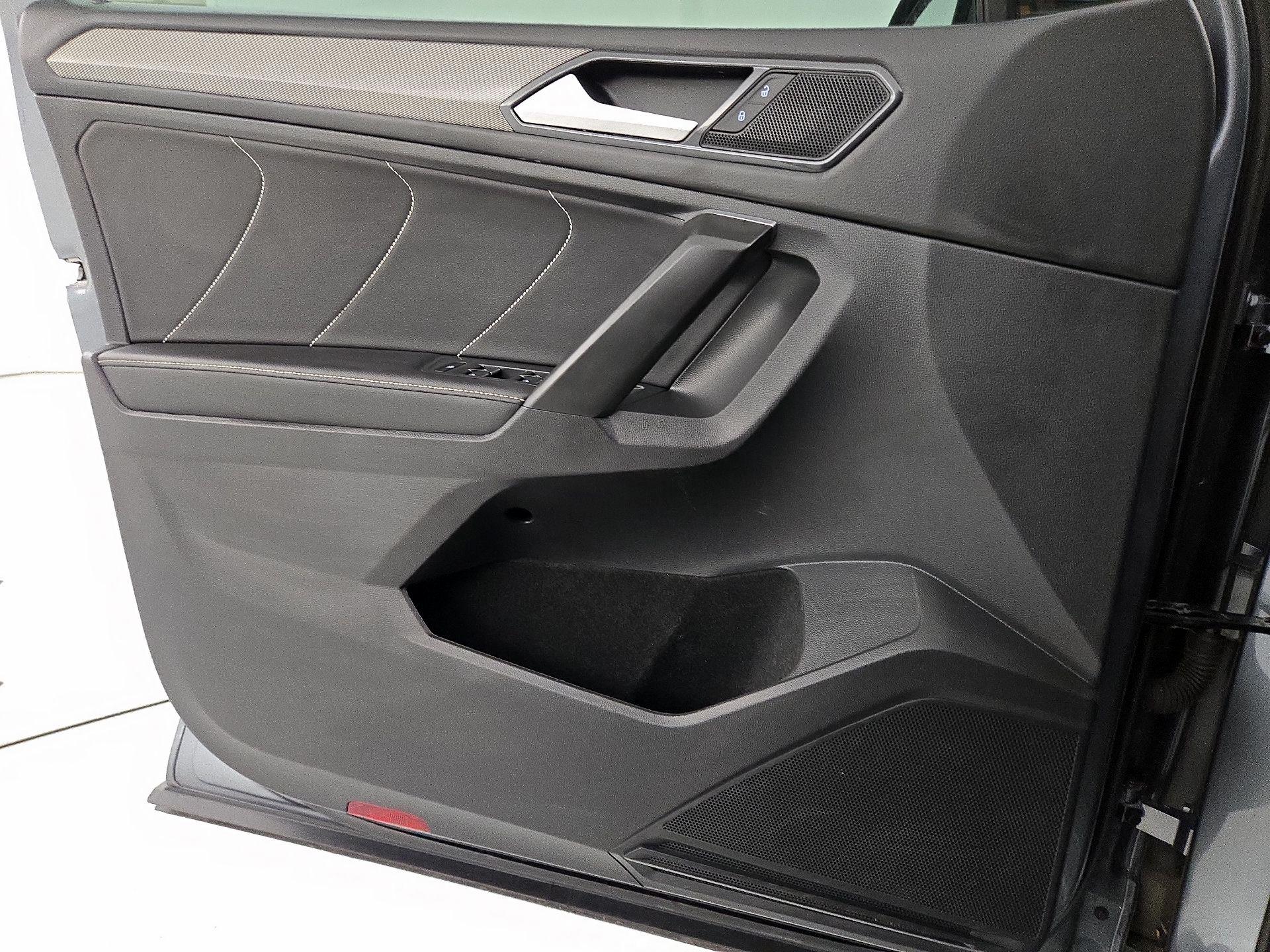 Thumbnail: 2023 Volkswagen Tiguan - 12