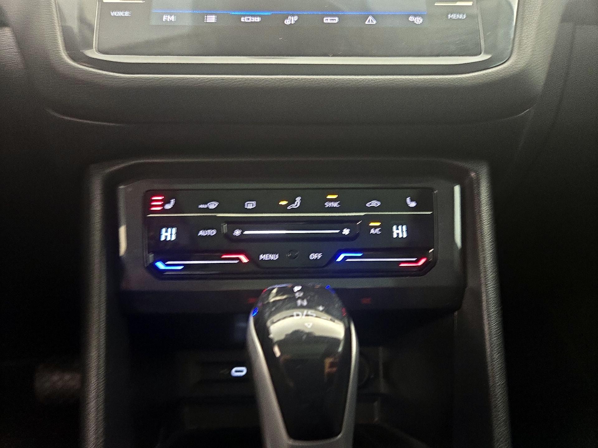 Thumbnail: 2023 Volkswagen Tiguan - 16