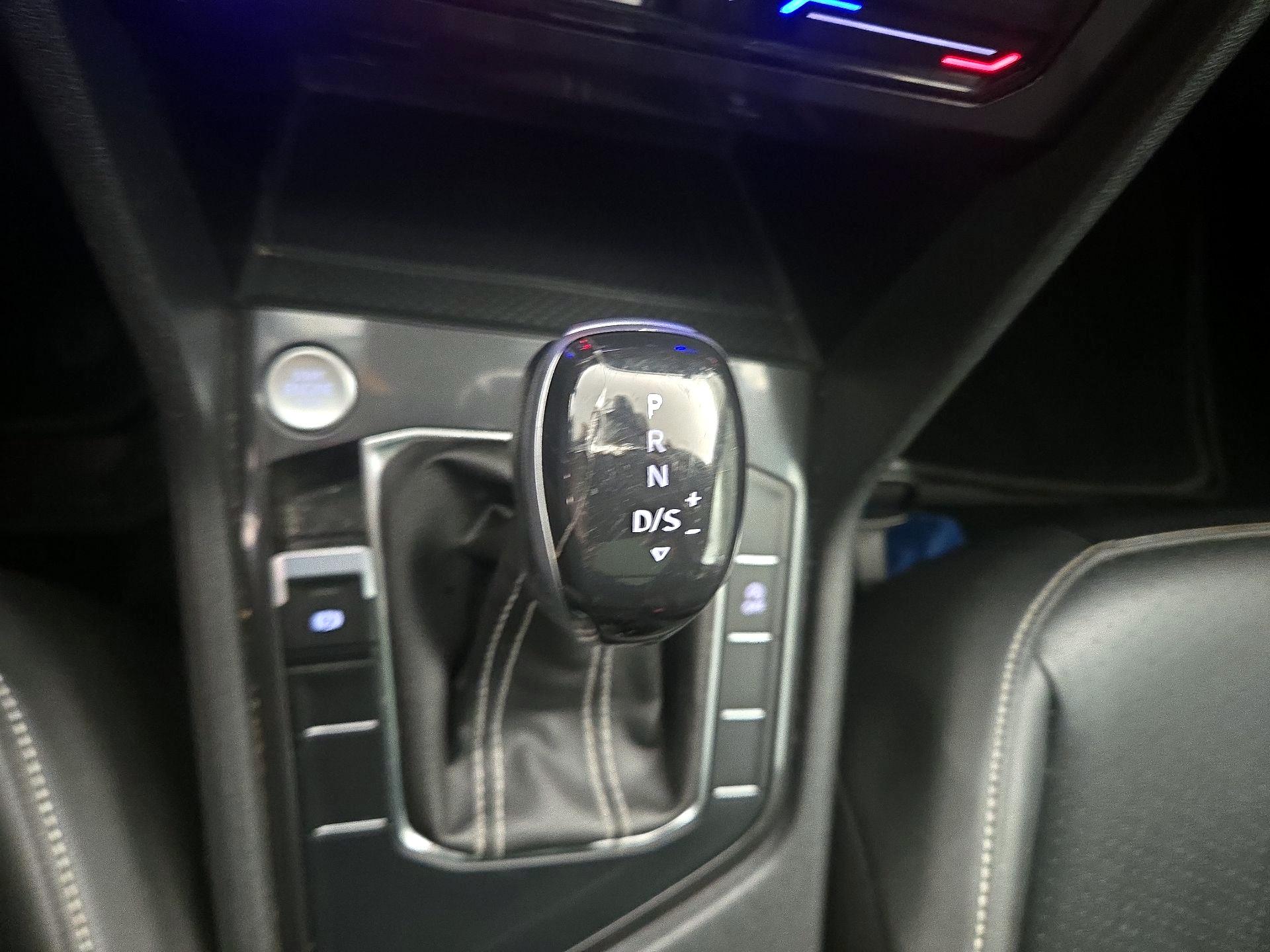 Thumbnail: 2023 Volkswagen Tiguan - 17