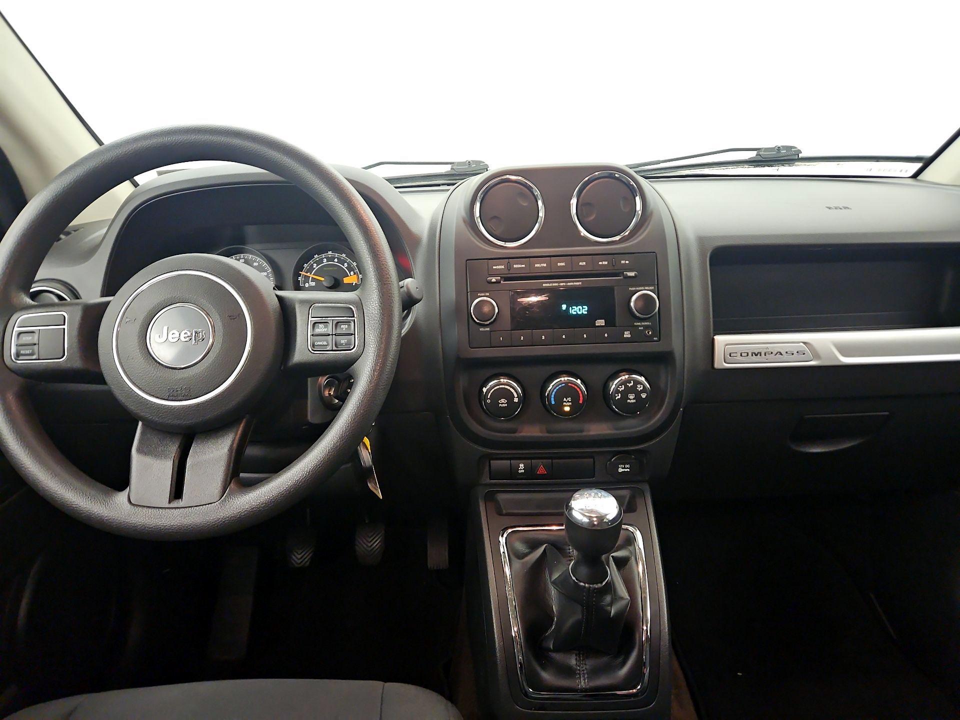 Thumbnail: 2015 Jeep Compass - 9