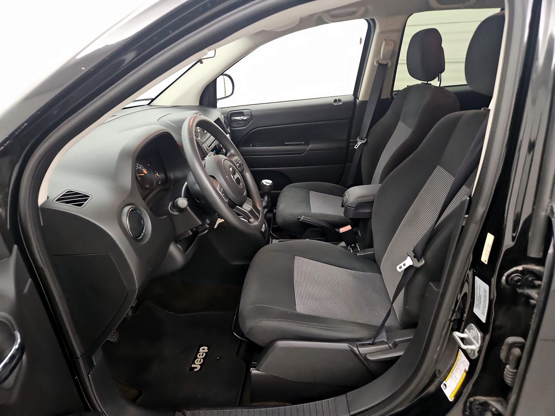 Thumbnail: 2015 Jeep Compass - 11