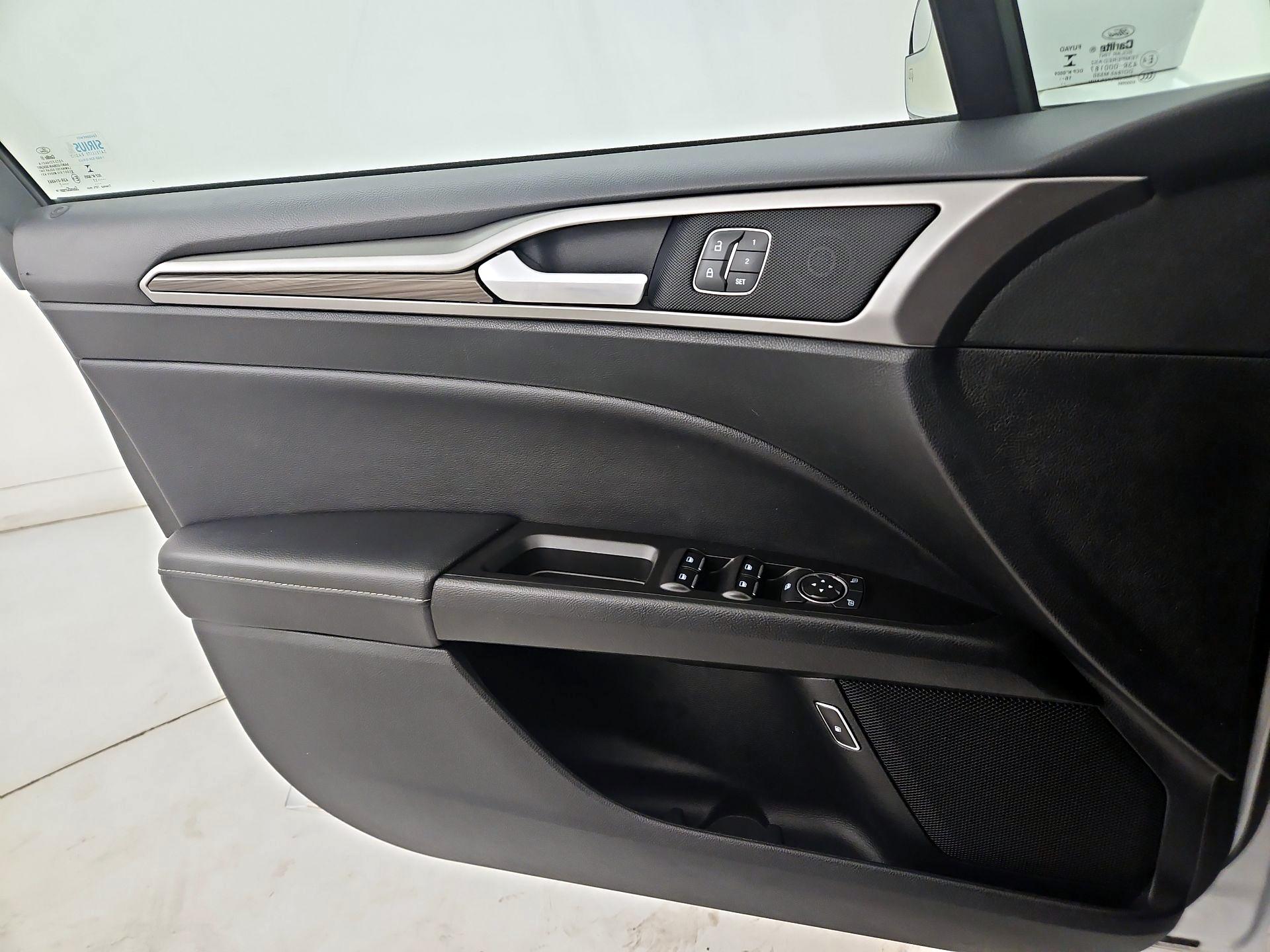 Thumbnail: 2017 Ford Fusion - 12