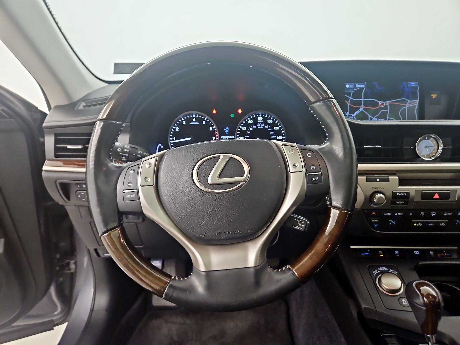 Thumbnail: 2015 Lexus ES - 10