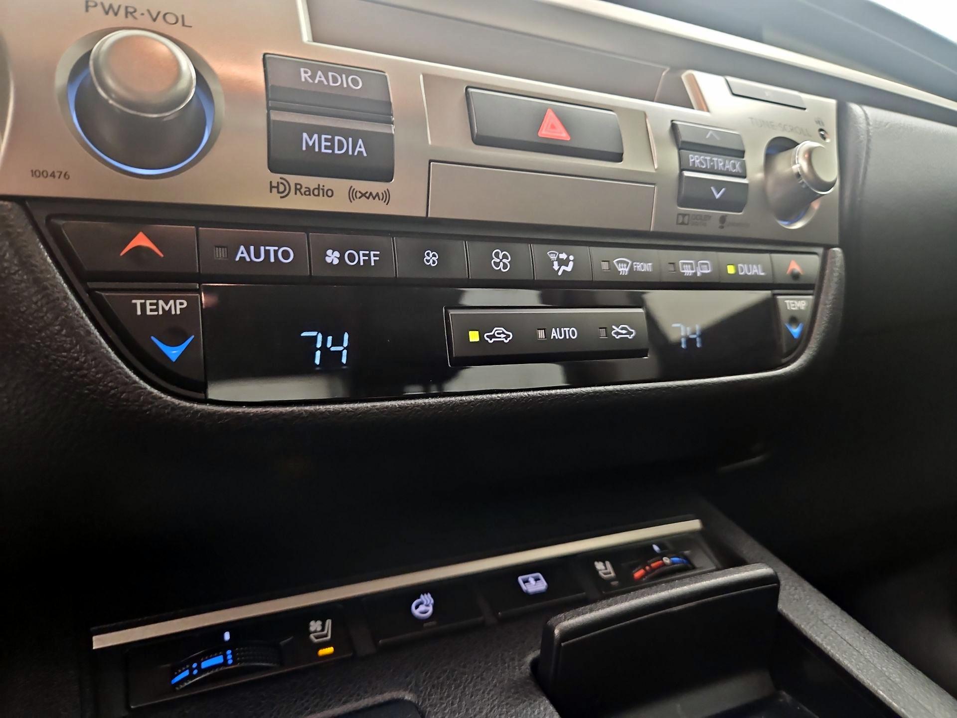 Thumbnail: 2015 Lexus ES - 17