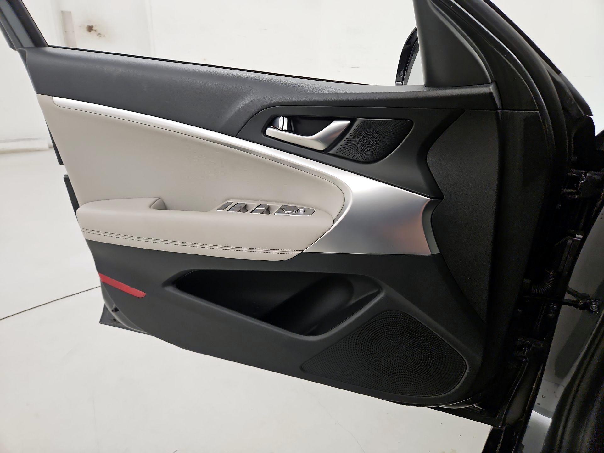 Thumbnail: 2020 Genesis G70 - 12