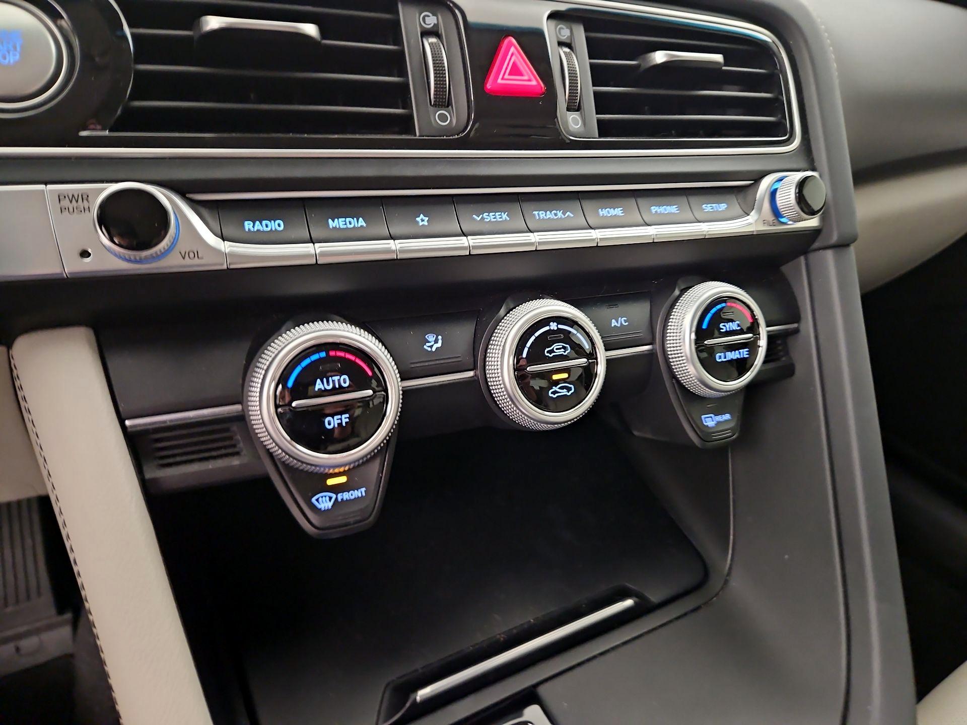 Thumbnail: 2020 Genesis G70 - 16