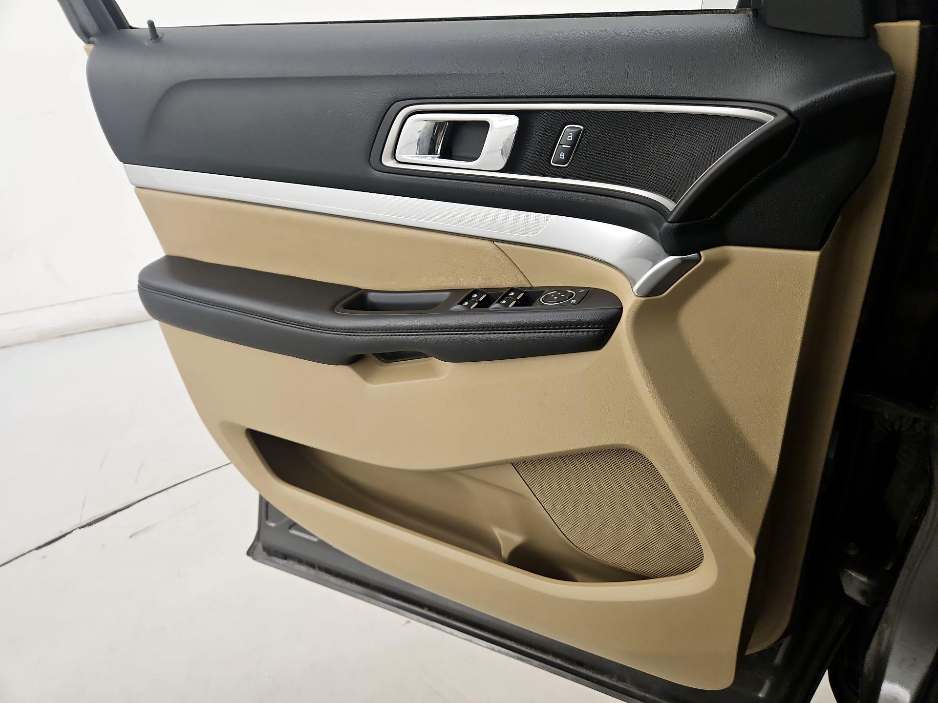 Thumbnail: 2016 Ford Explorer - 12