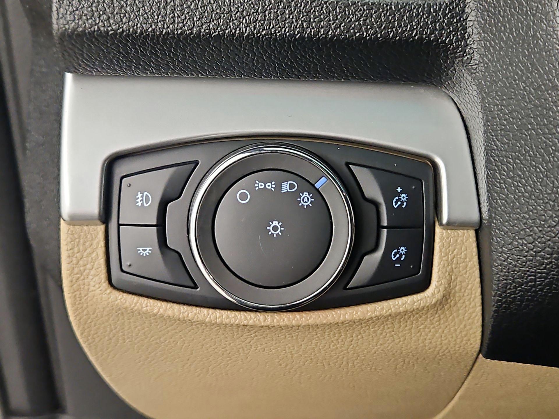 Thumbnail: 2016 Ford Explorer - 13