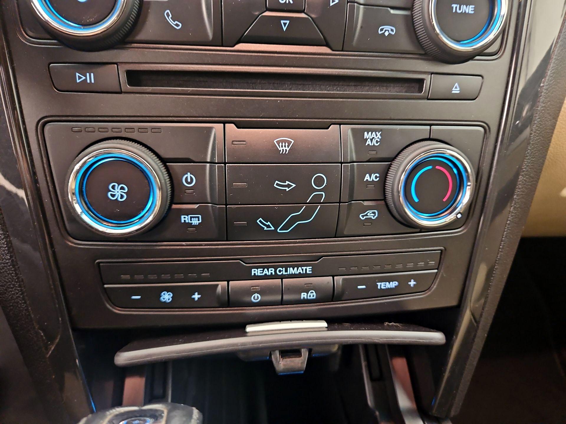 Thumbnail: 2016 Ford Explorer - 16