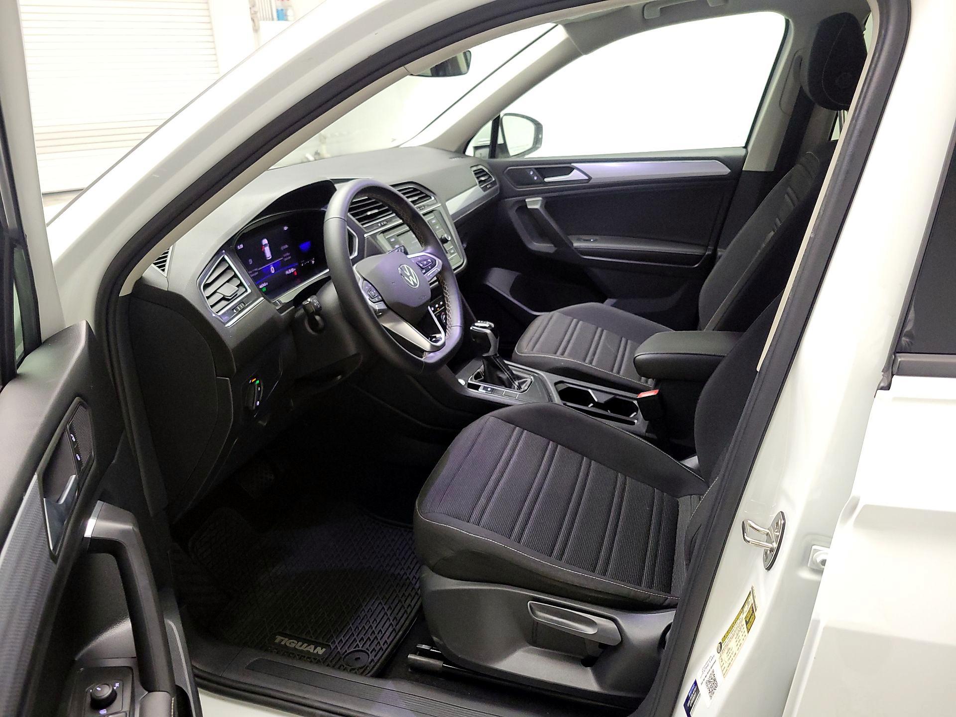 Thumbnail: 2023 Volkswagen Tiguan - 11