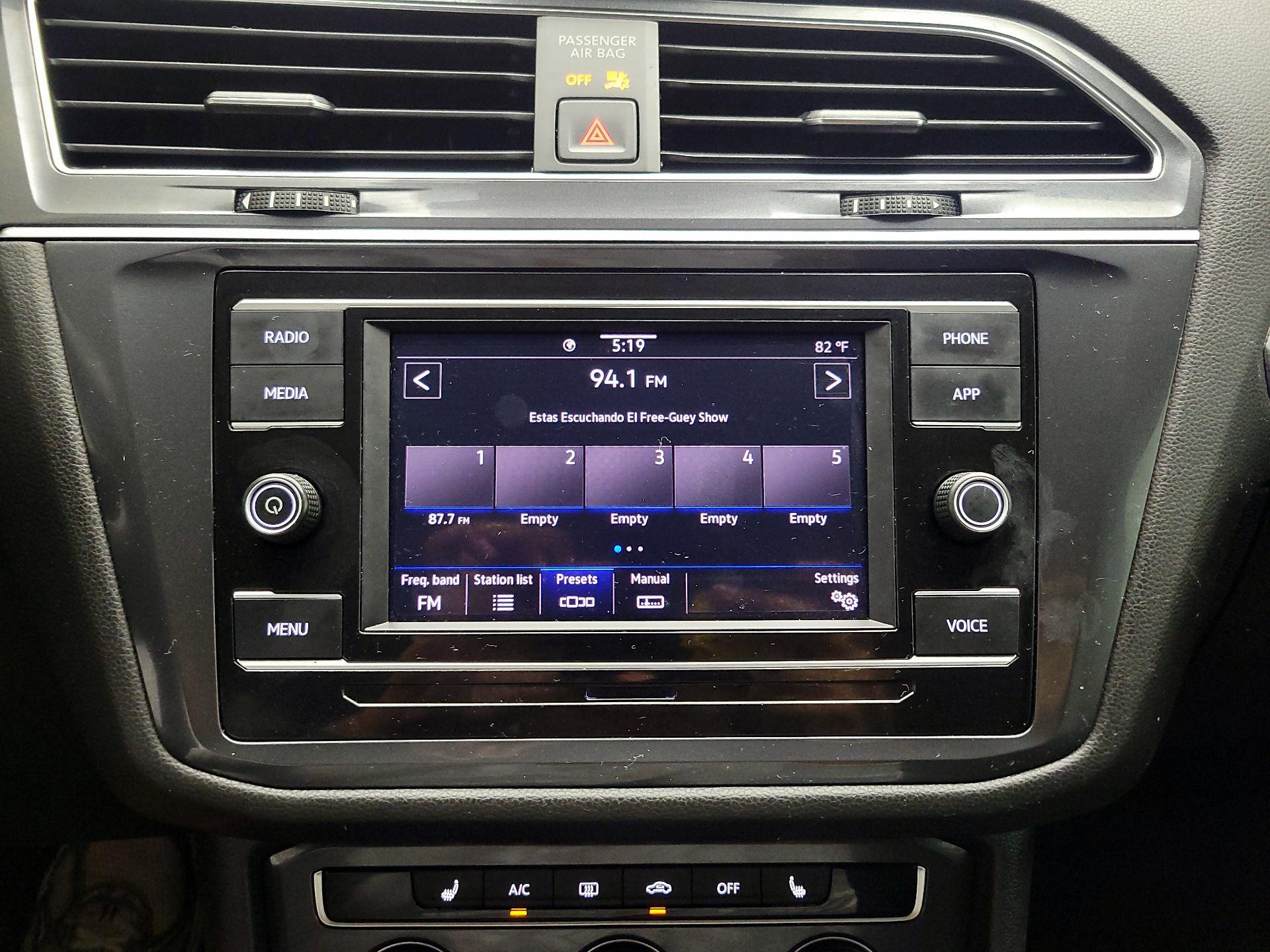 Thumbnail: 2023 Volkswagen Tiguan - 15