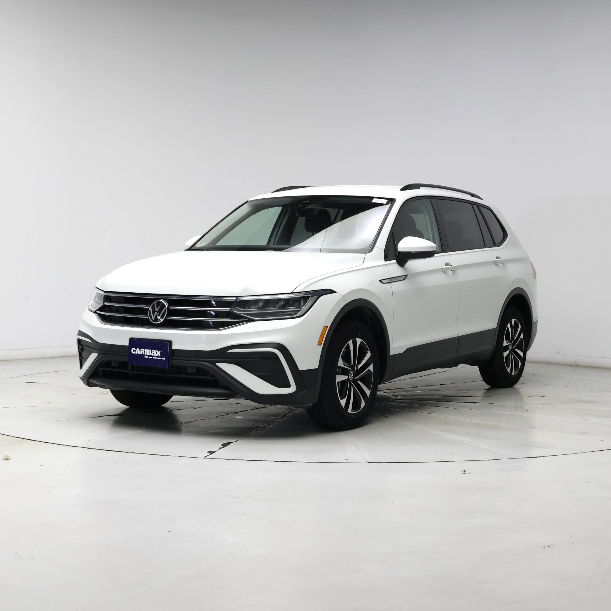 Thumbnail: 2023 Volkswagen Tiguan - 4