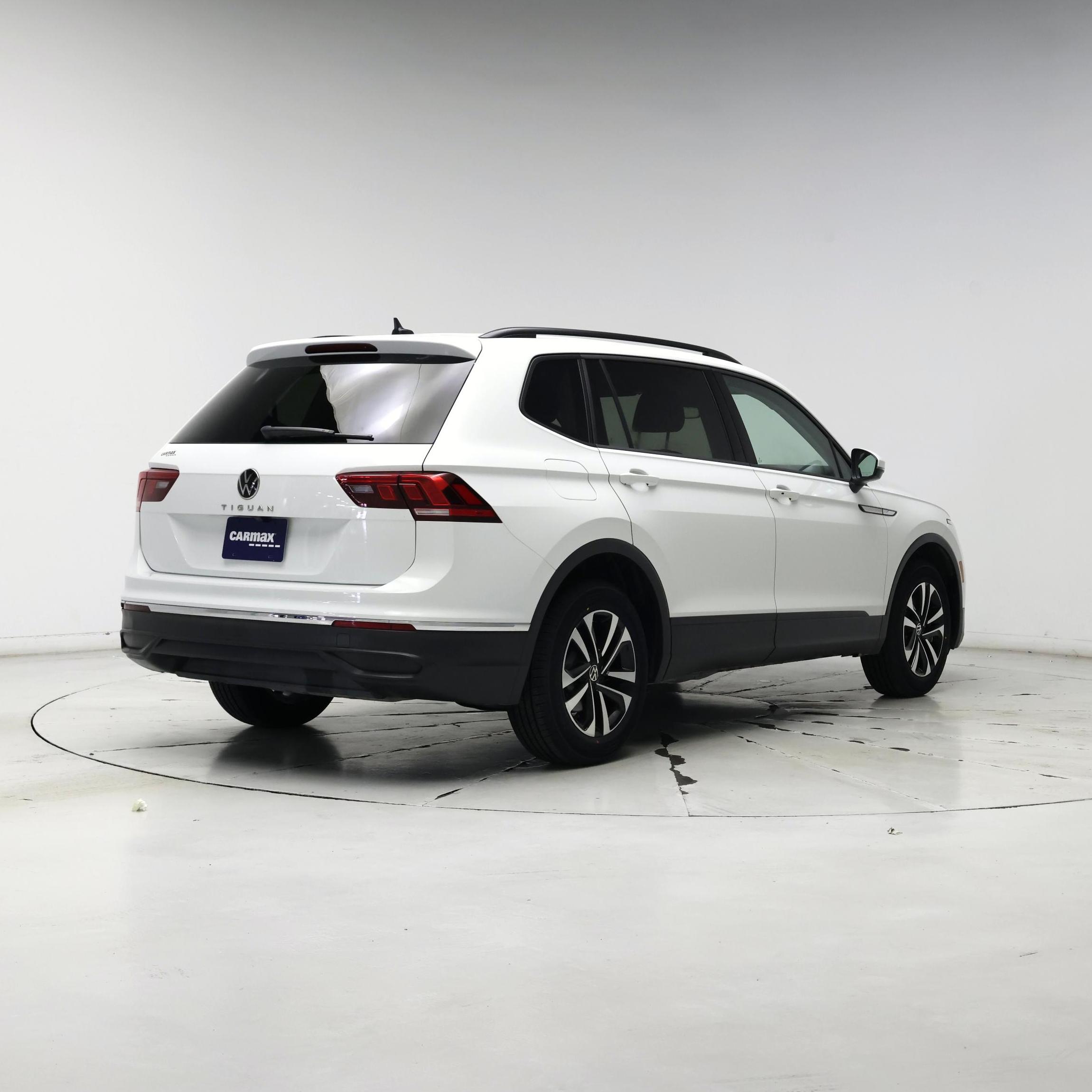 Thumbnail: 2023 Volkswagen Tiguan - 8