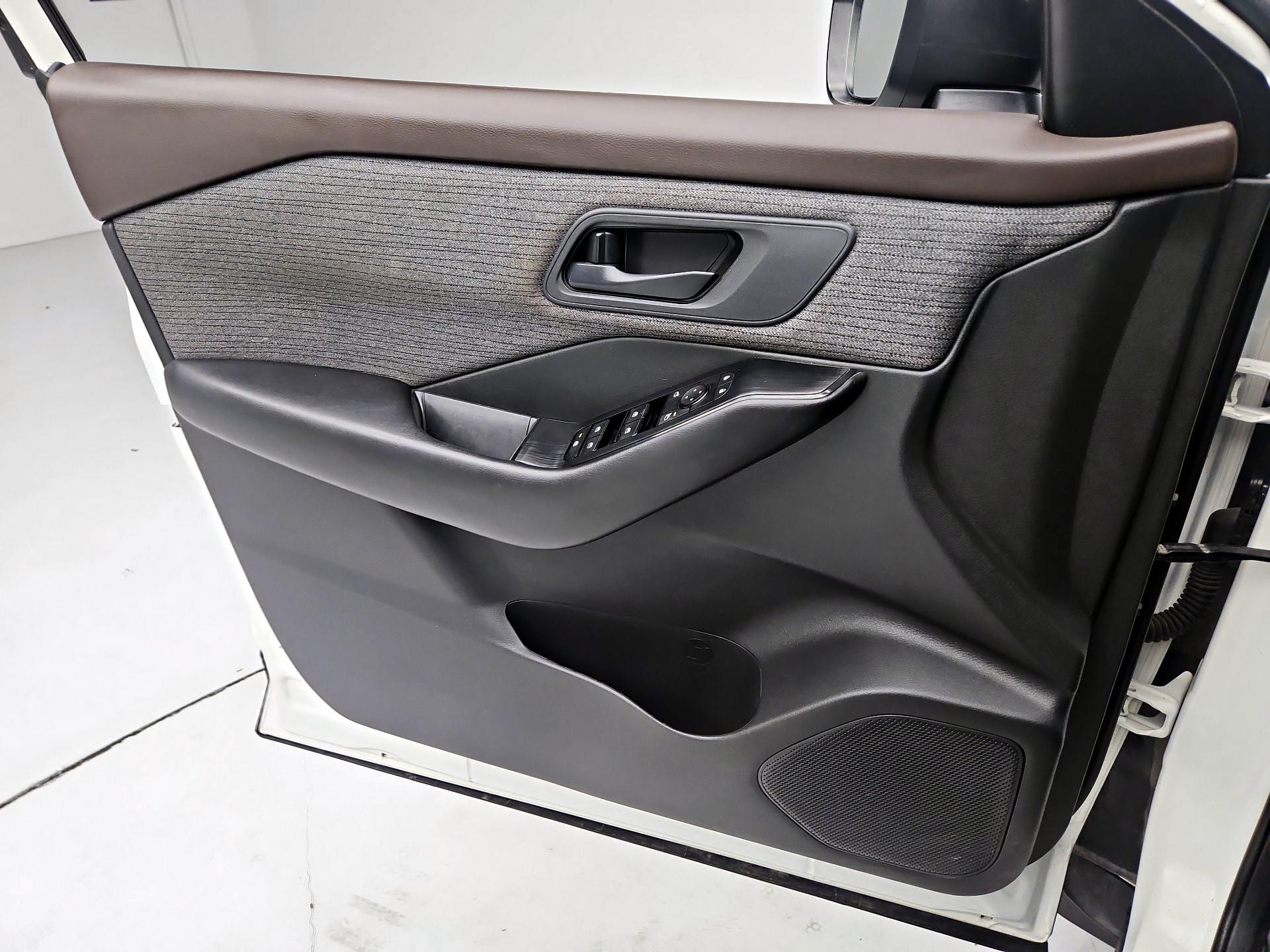 Thumbnail: 2023 Nissan Rogue - 12