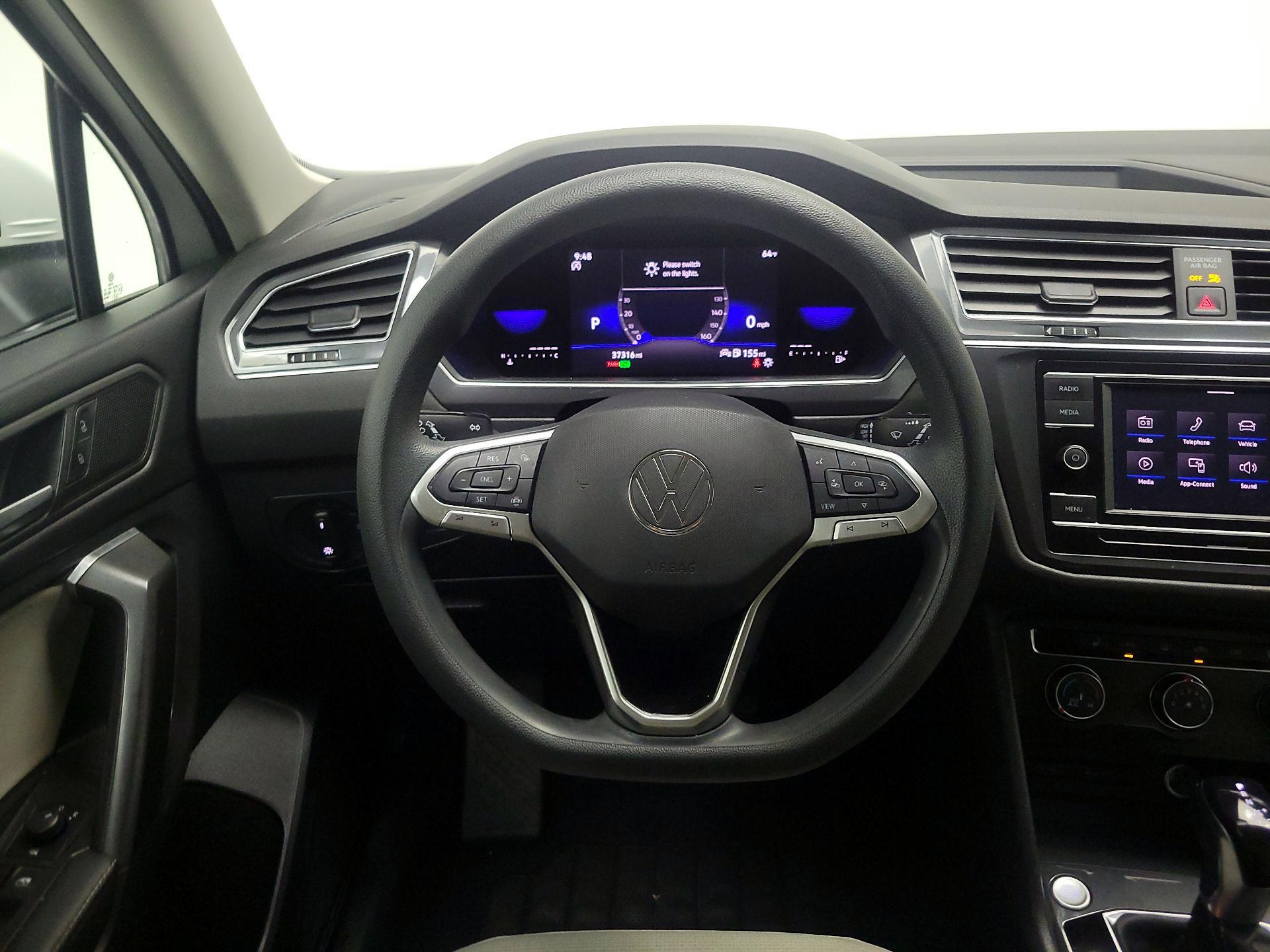 Thumbnail: 2022 Volkswagen Tiguan - 10