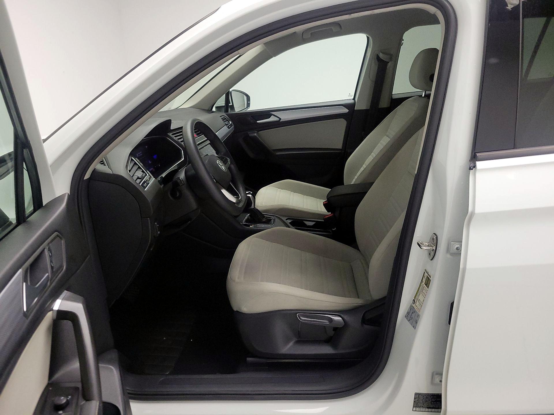 Thumbnail: 2022 Volkswagen Tiguan - 11