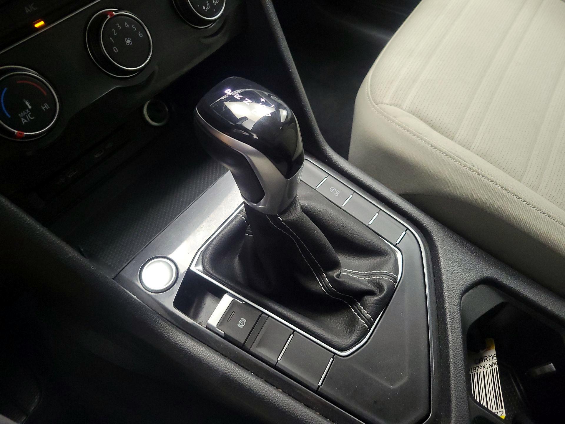 Thumbnail: 2022 Volkswagen Tiguan - 17