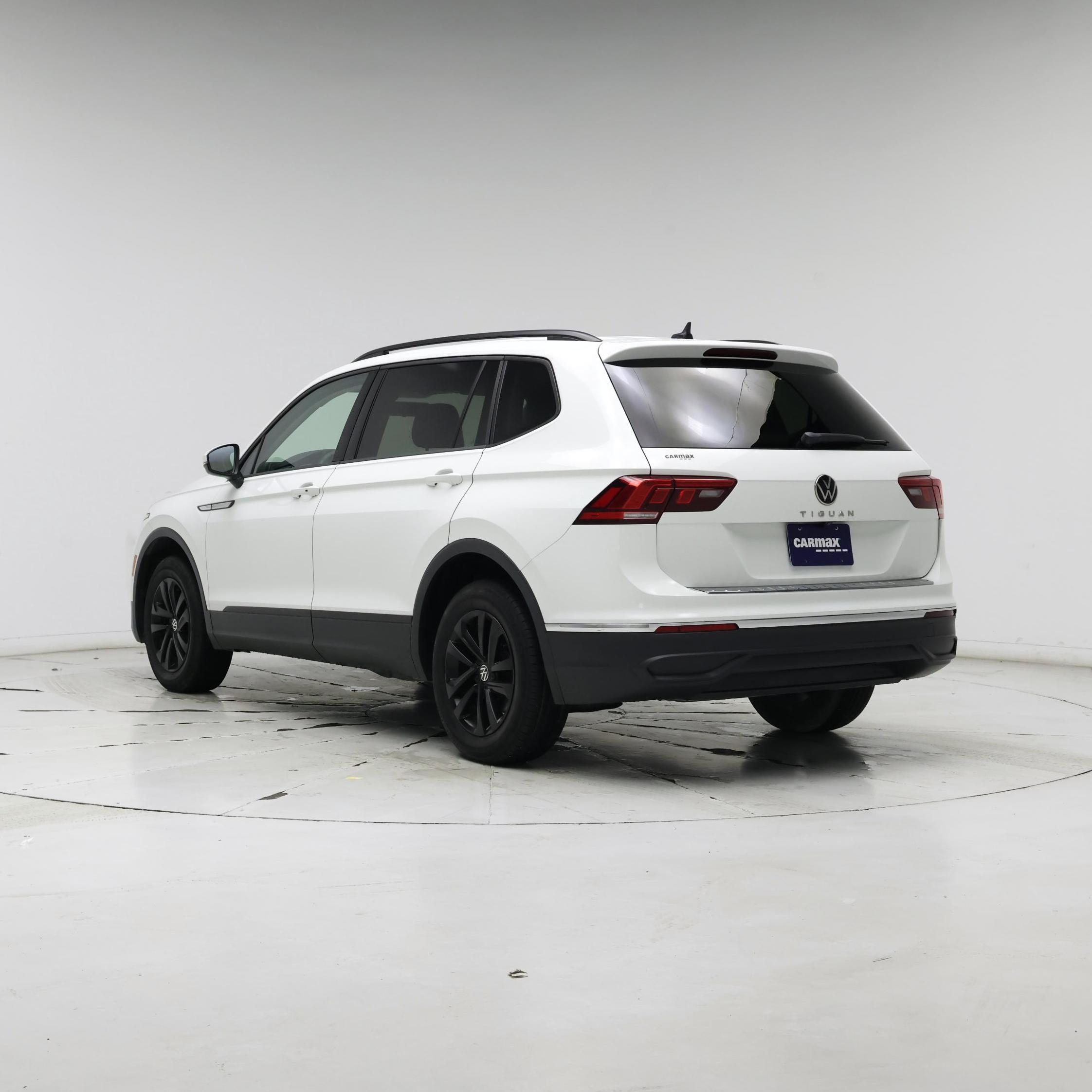 Thumbnail: 2022 Volkswagen Tiguan - 2
