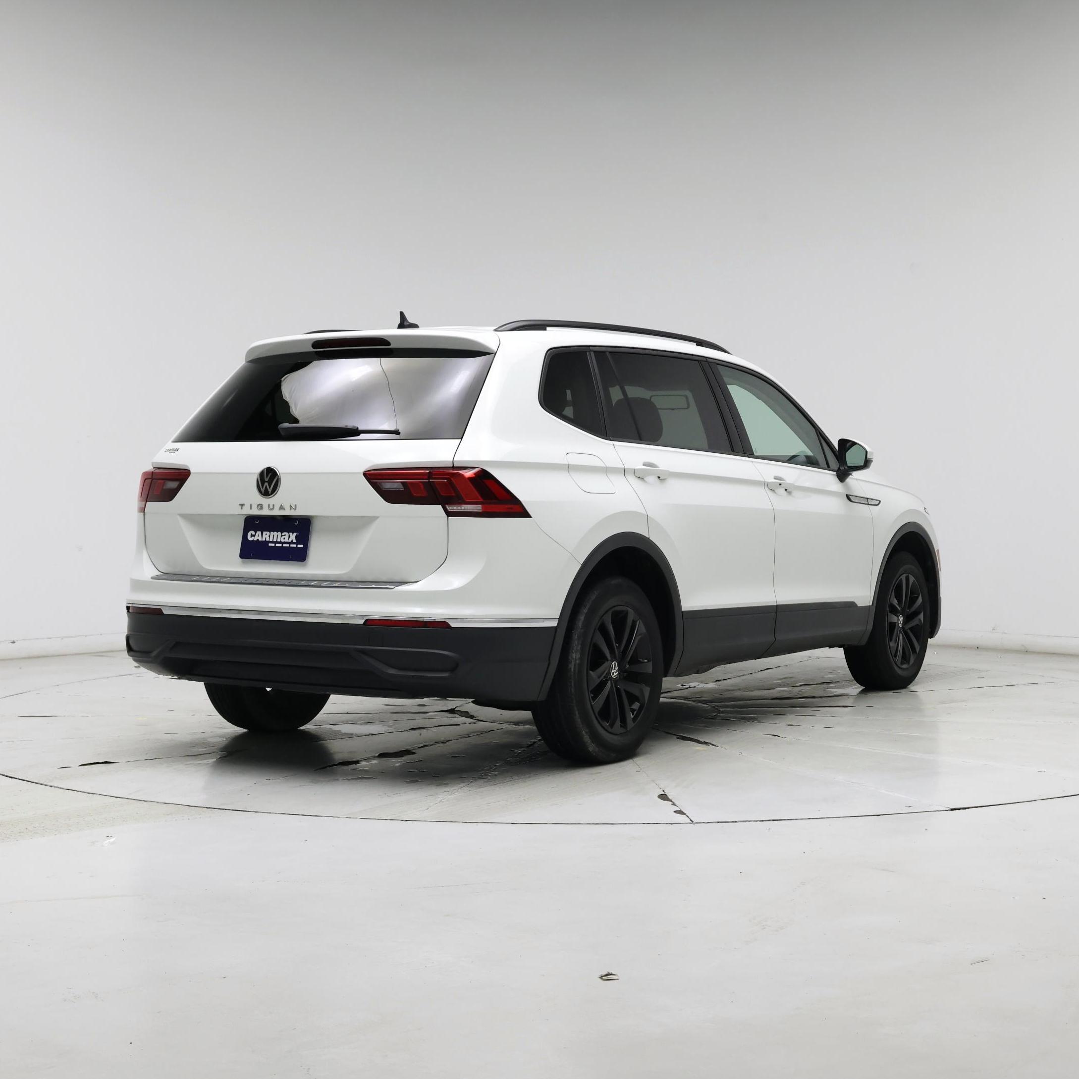 Thumbnail: 2022 Volkswagen Tiguan - 8