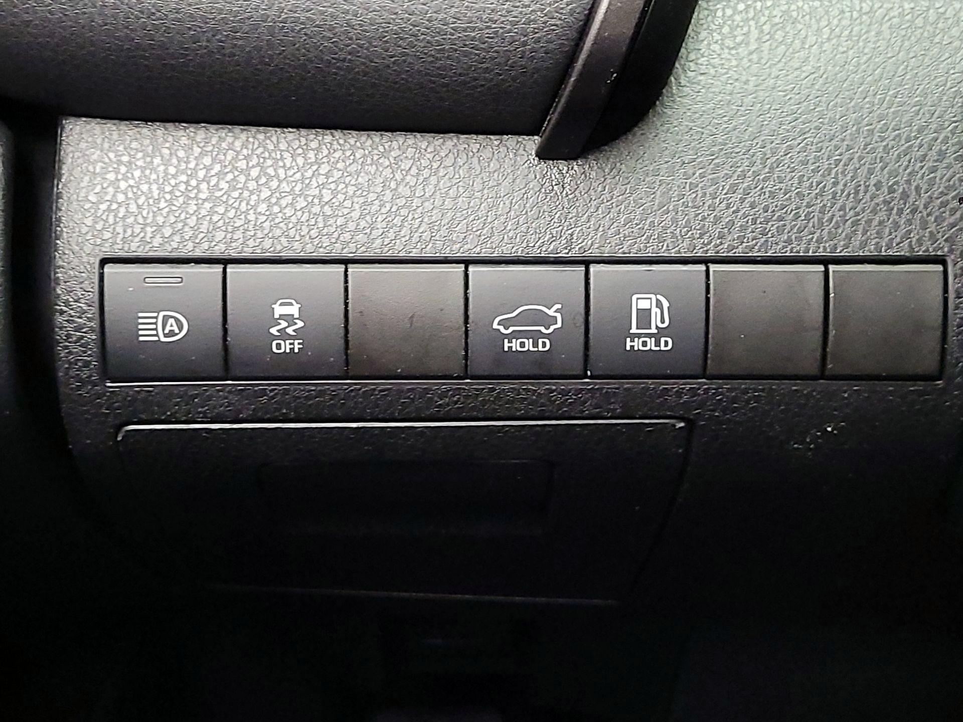 Thumbnail: 2022 Toyota Camry - 13