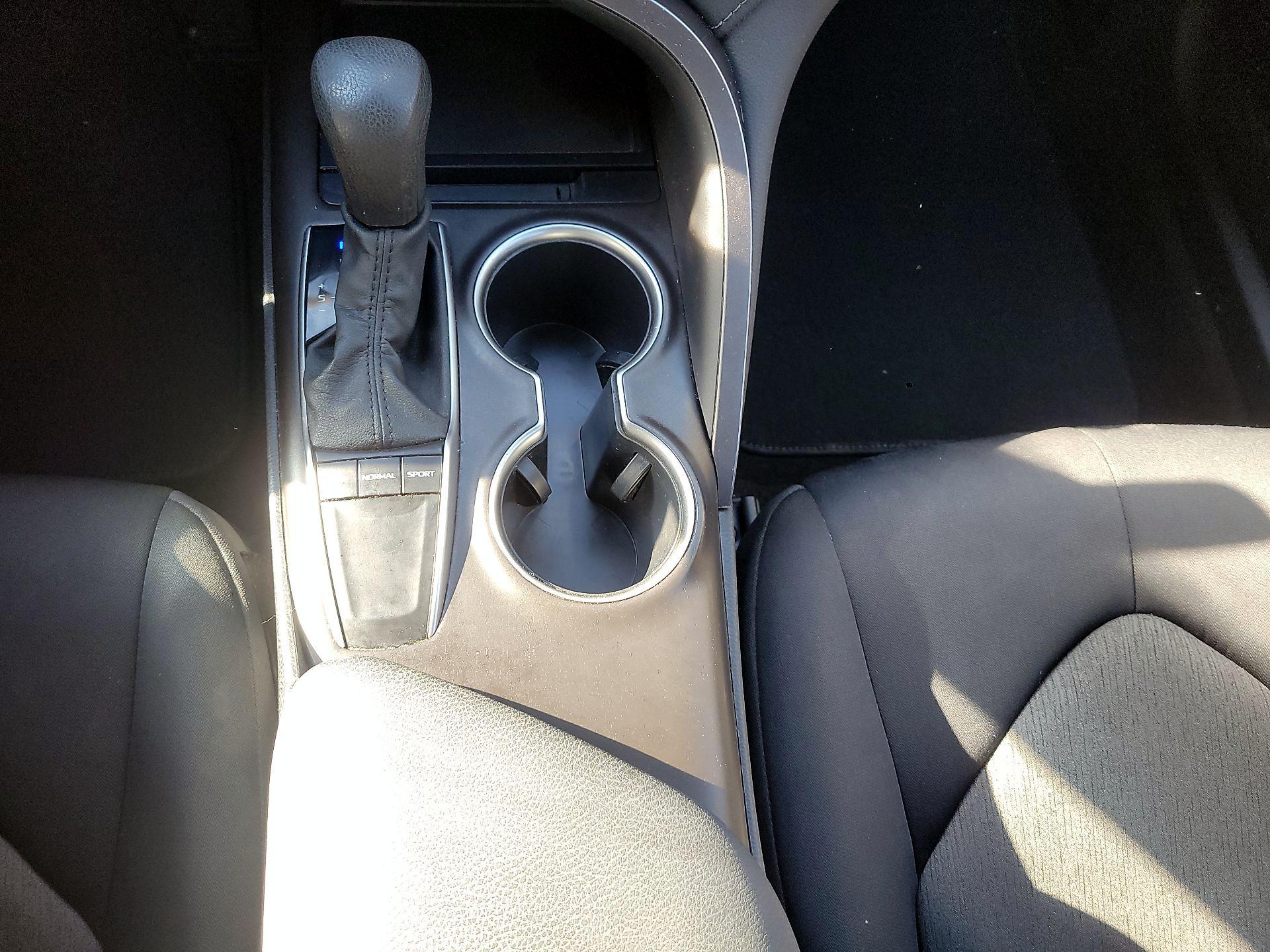 Thumbnail: 2022 Toyota Camry - 17