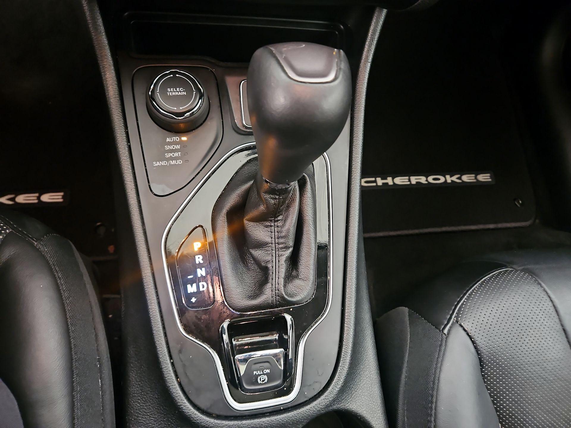 Thumbnail: 2019 Jeep Cherokee - 18