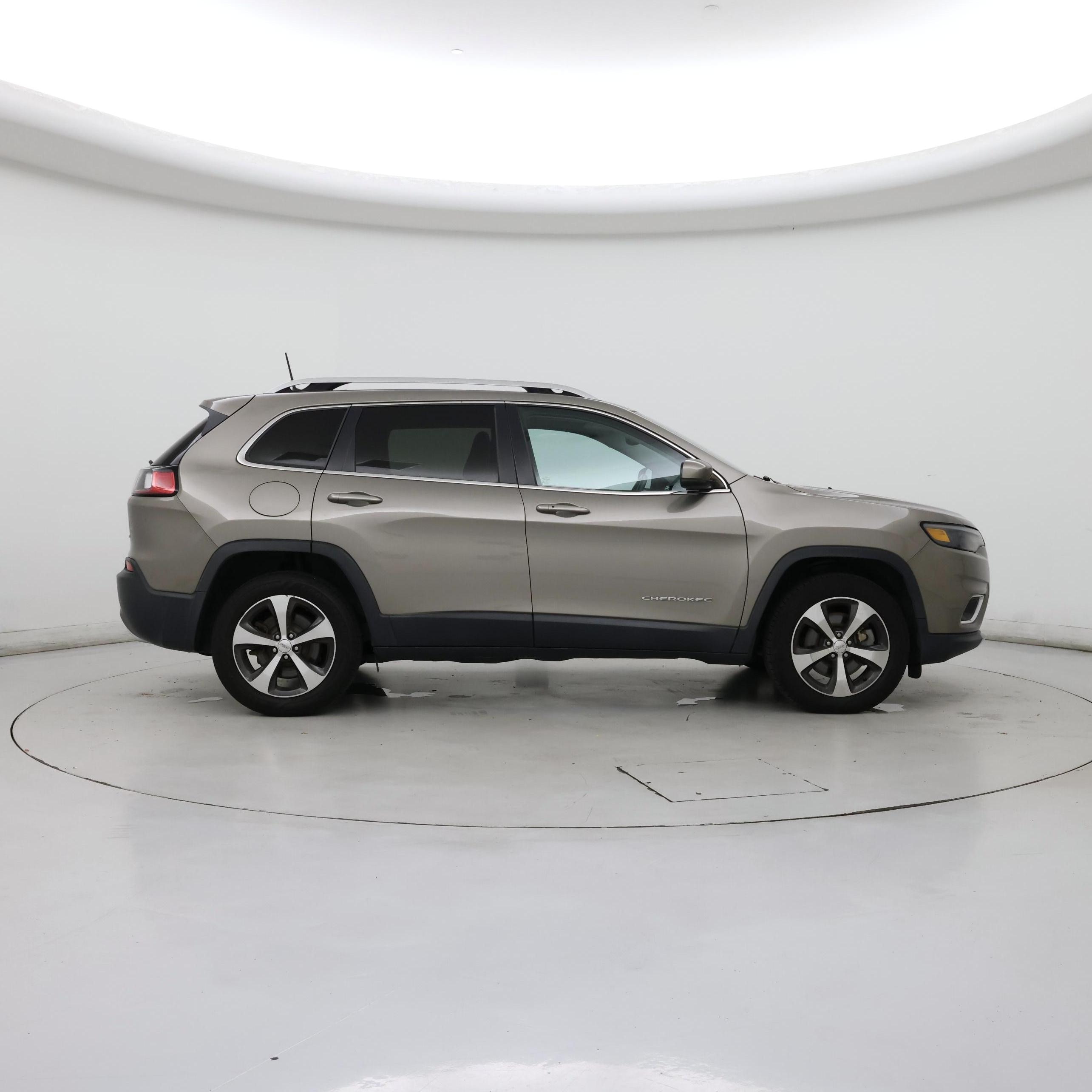 Thumbnail: 2019 Jeep Cherokee - 7