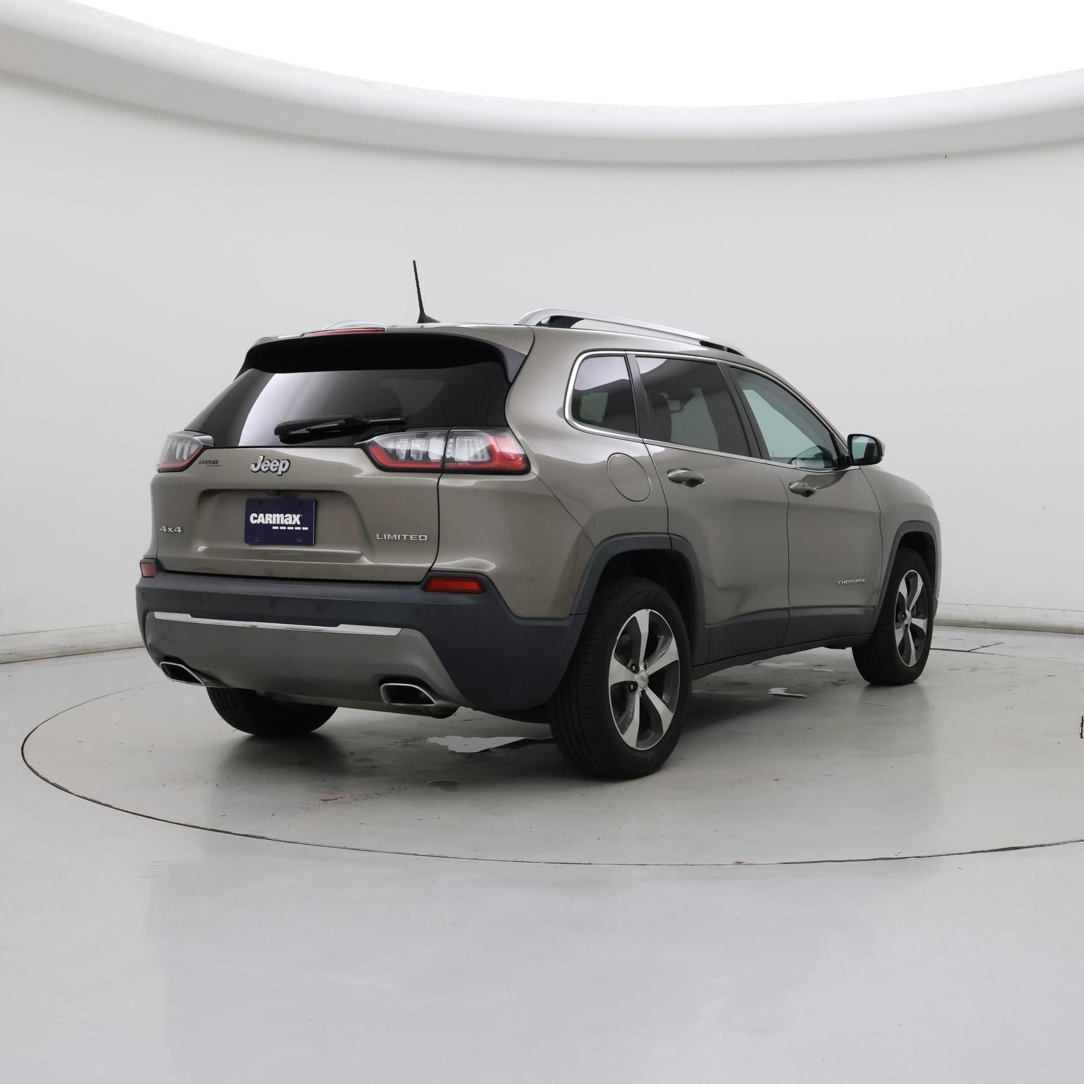 Thumbnail: 2019 Jeep Cherokee - 8