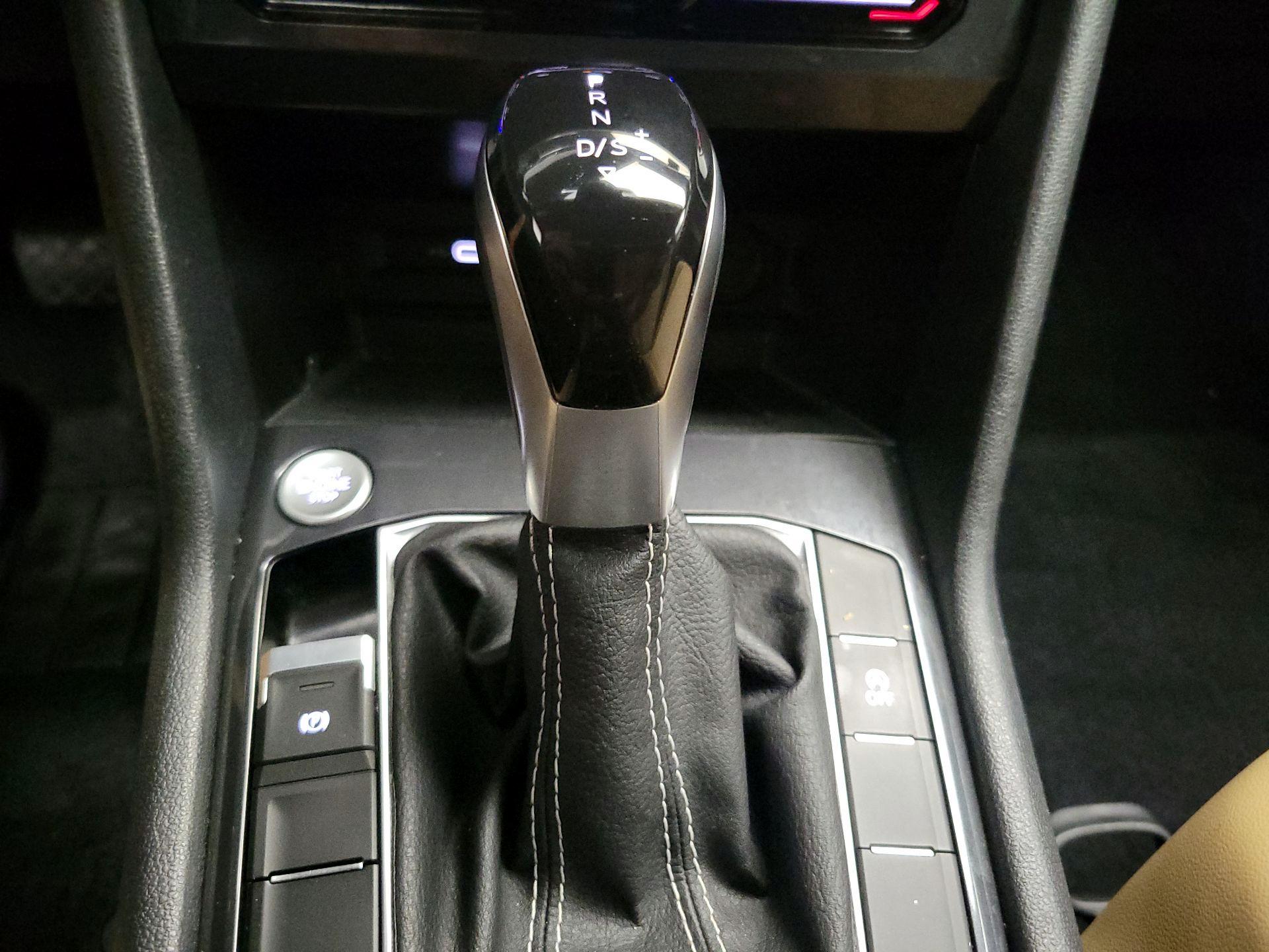 Thumbnail: 2022 Volkswagen Tiguan - 16