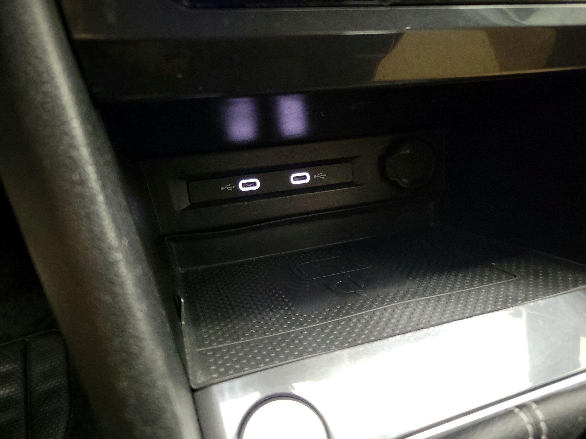 Thumbnail: 2022 Volkswagen Tiguan - 17