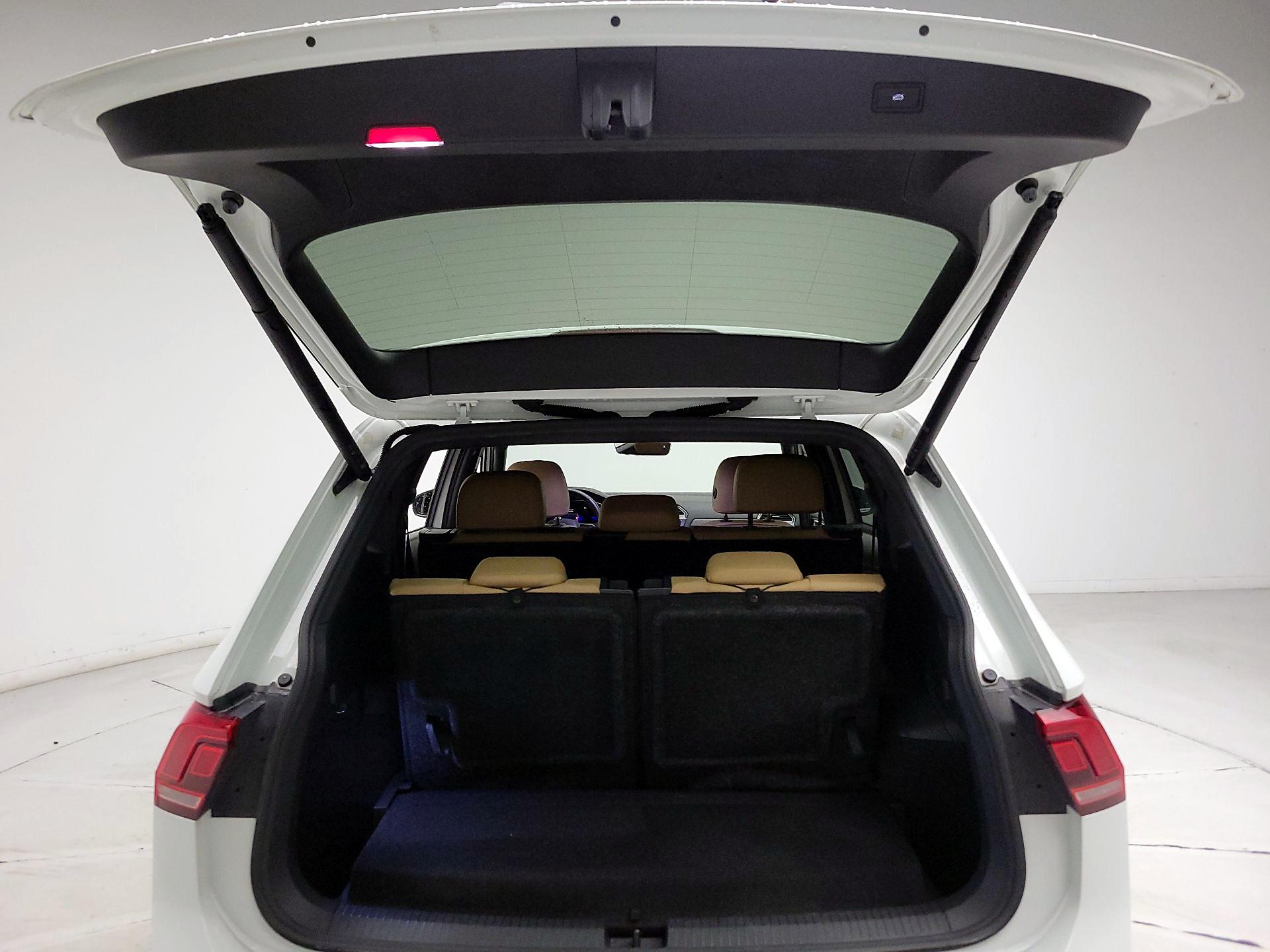 Thumbnail: 2022 Volkswagen Tiguan - 19