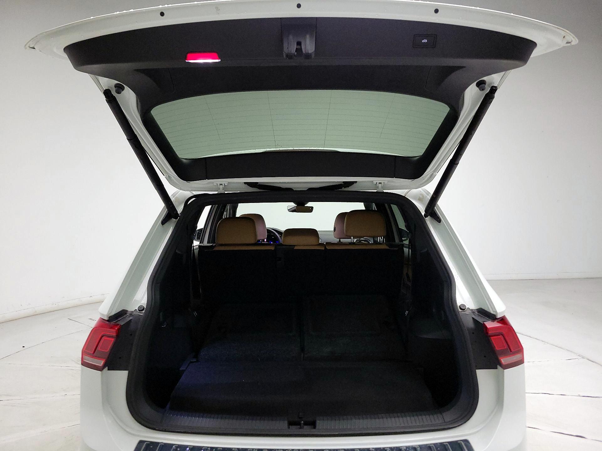 Thumbnail: 2022 Volkswagen Tiguan - 20