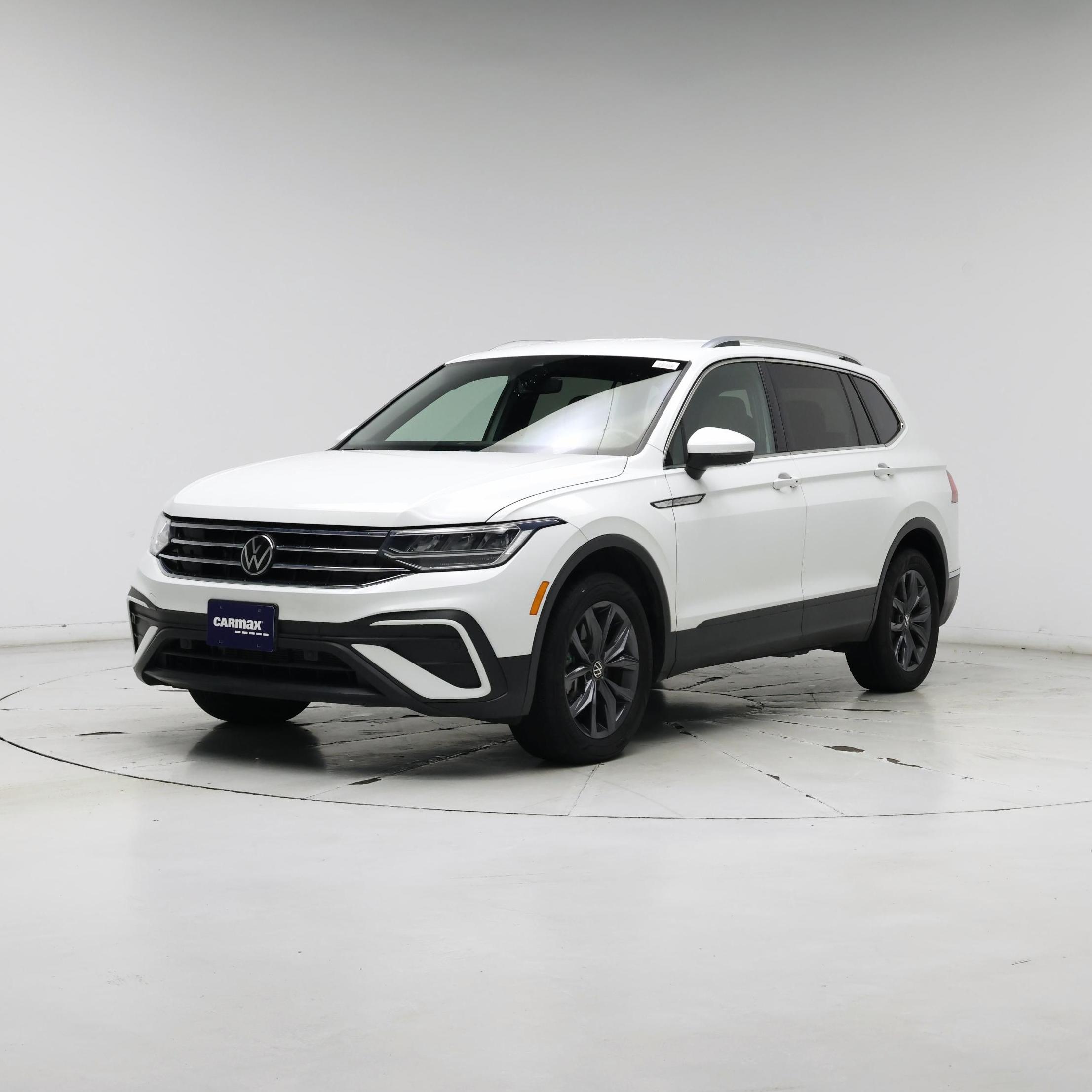 Thumbnail: 2022 Volkswagen Tiguan - 4