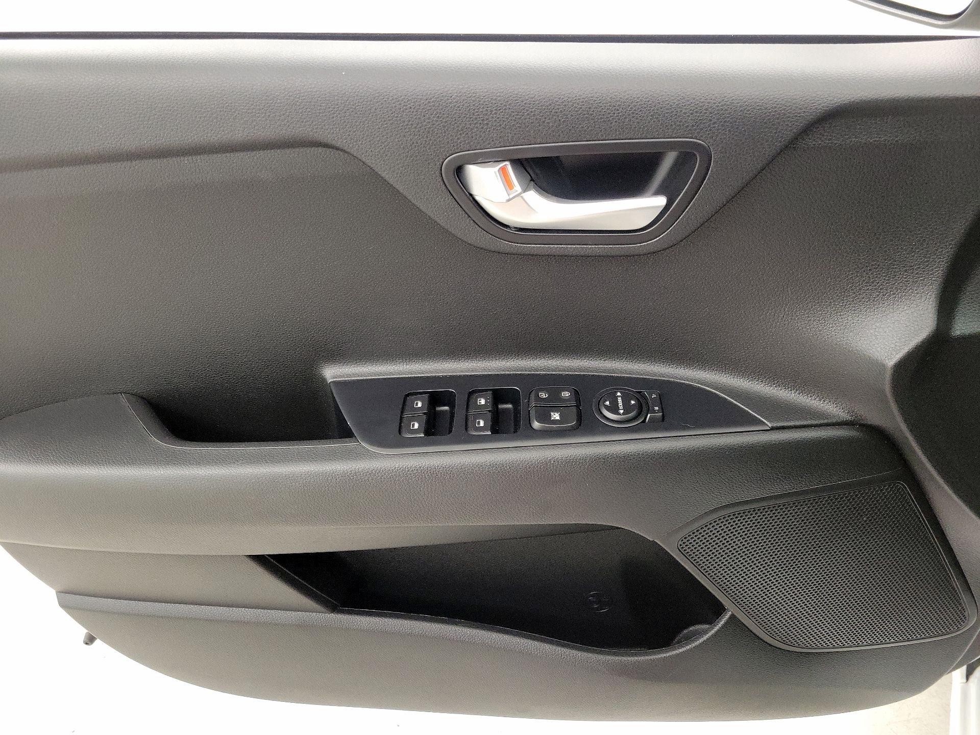 Thumbnail: 2020 Kia Rio - 12