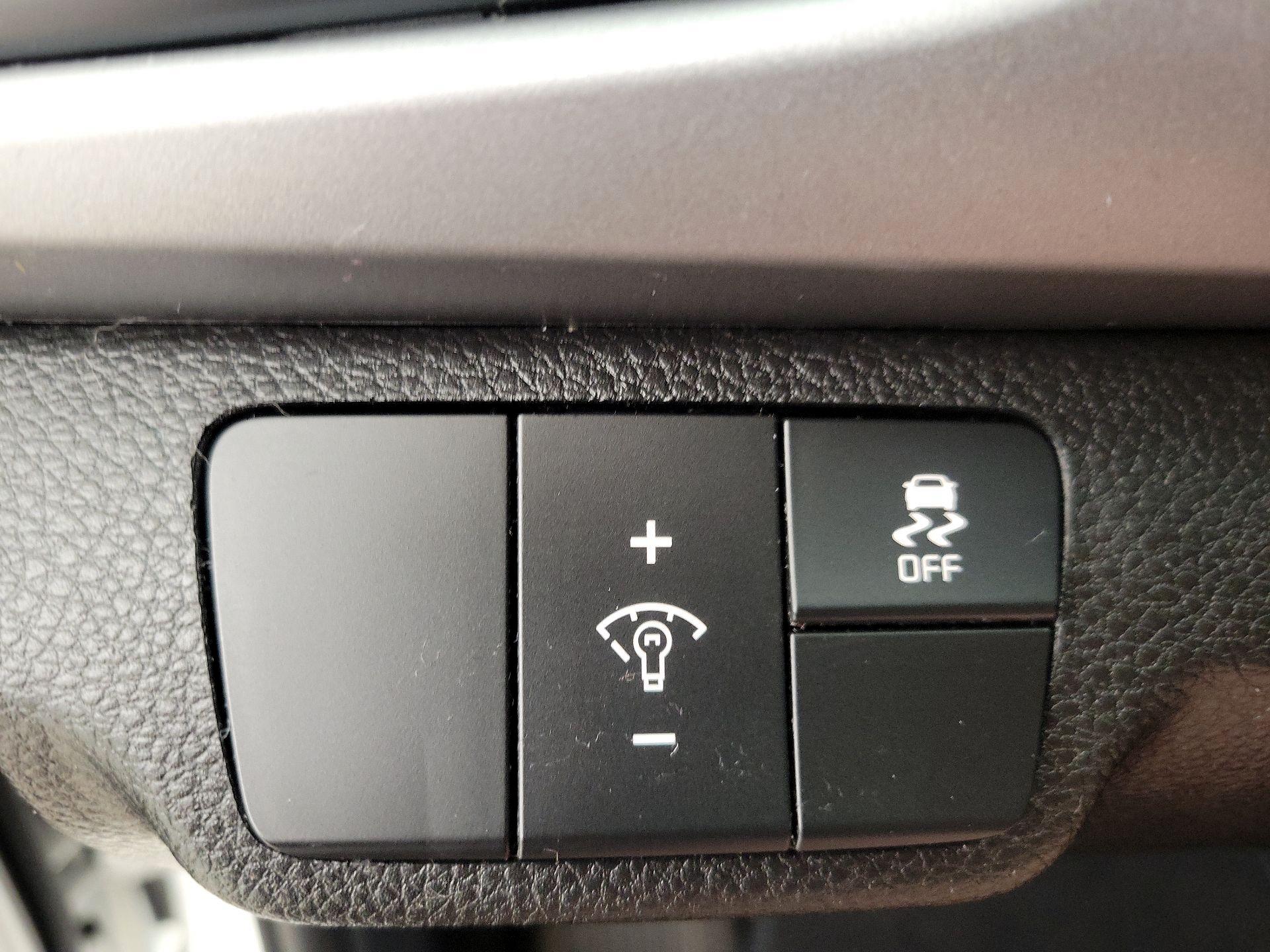 Thumbnail: 2020 Kia Rio - 13