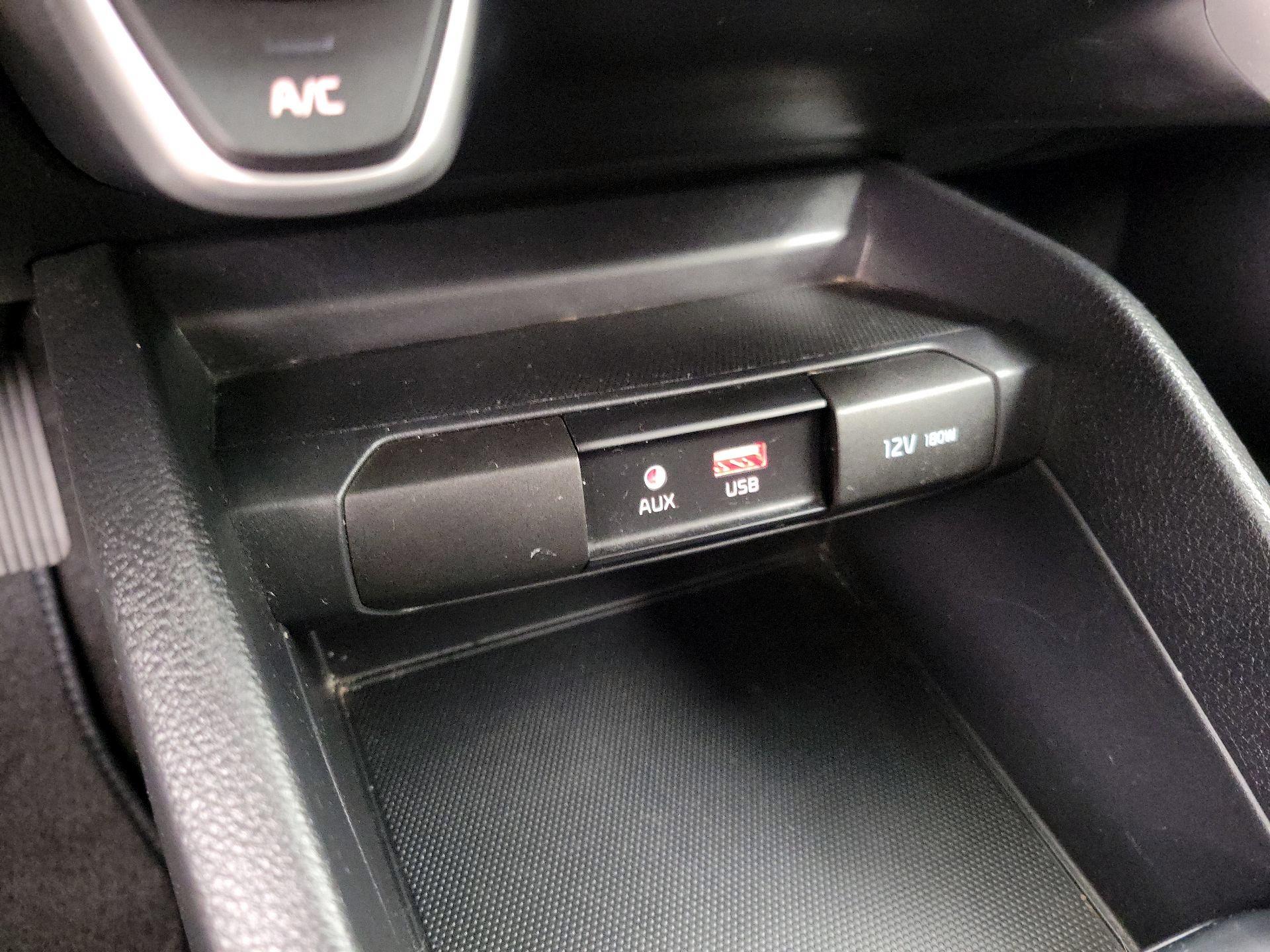 Thumbnail: 2020 Kia Rio - 18