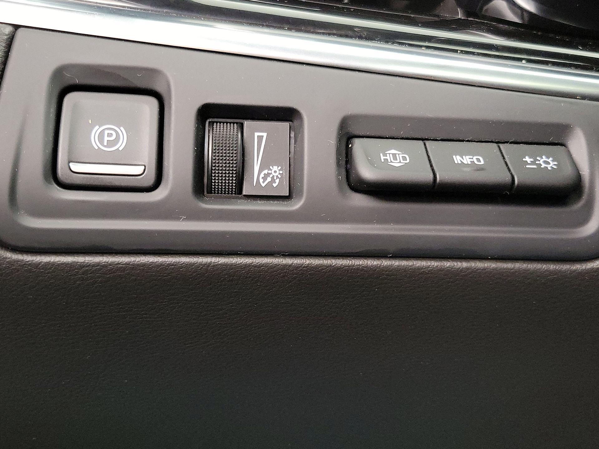 Thumbnail: 2023 Cadillac XT6 - 13