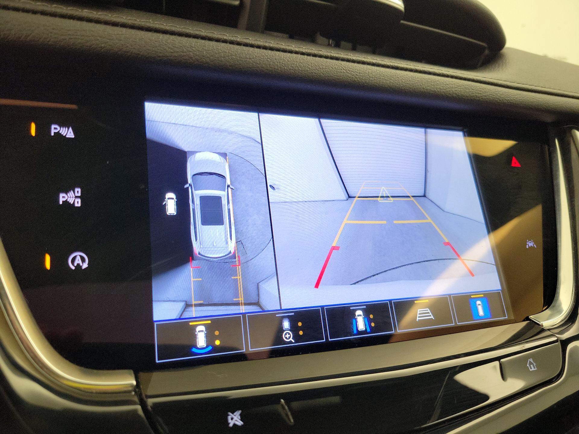 Thumbnail: 2023 Cadillac XT6 - 14