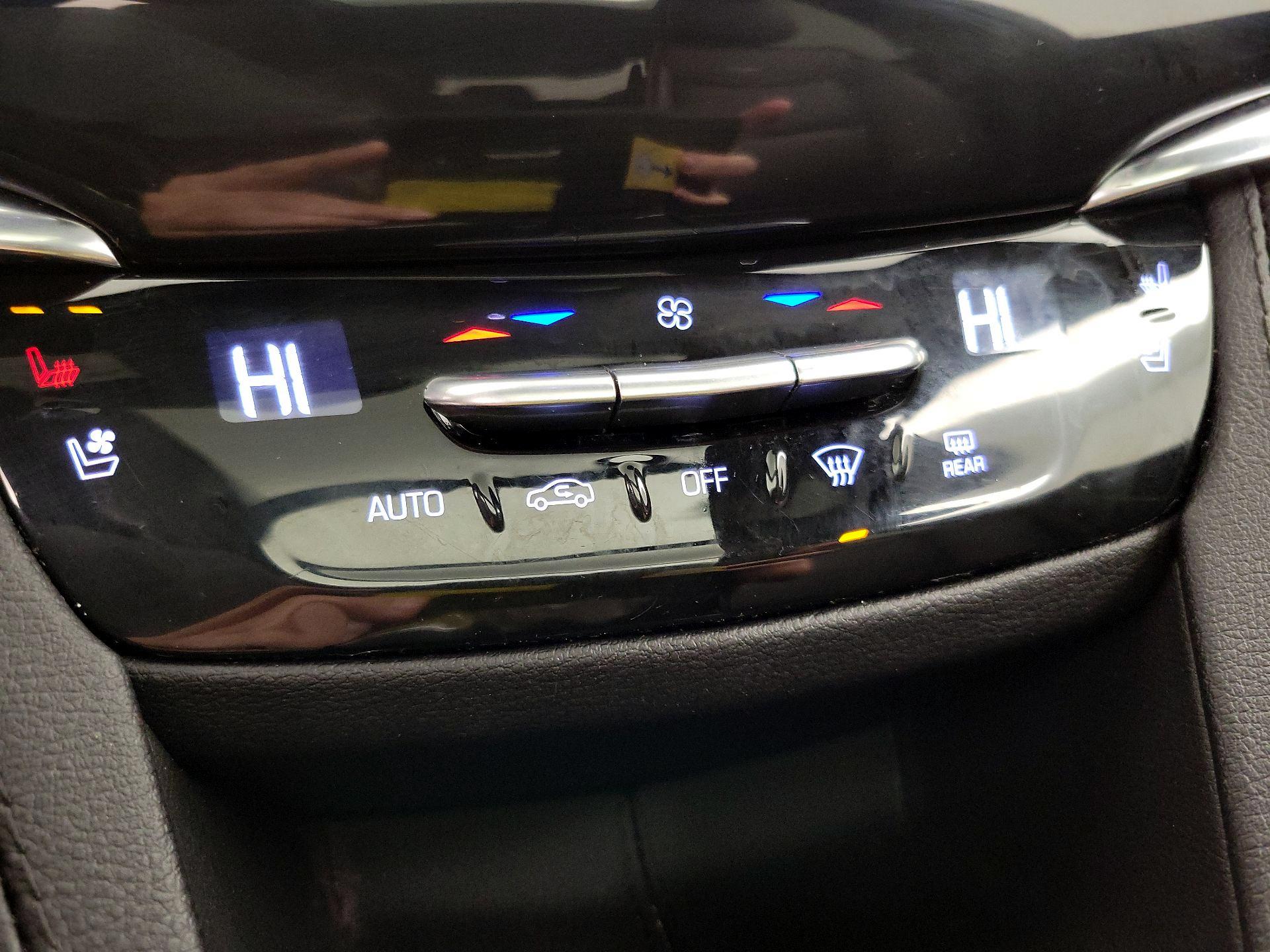 Thumbnail: 2023 Cadillac XT6 - 16