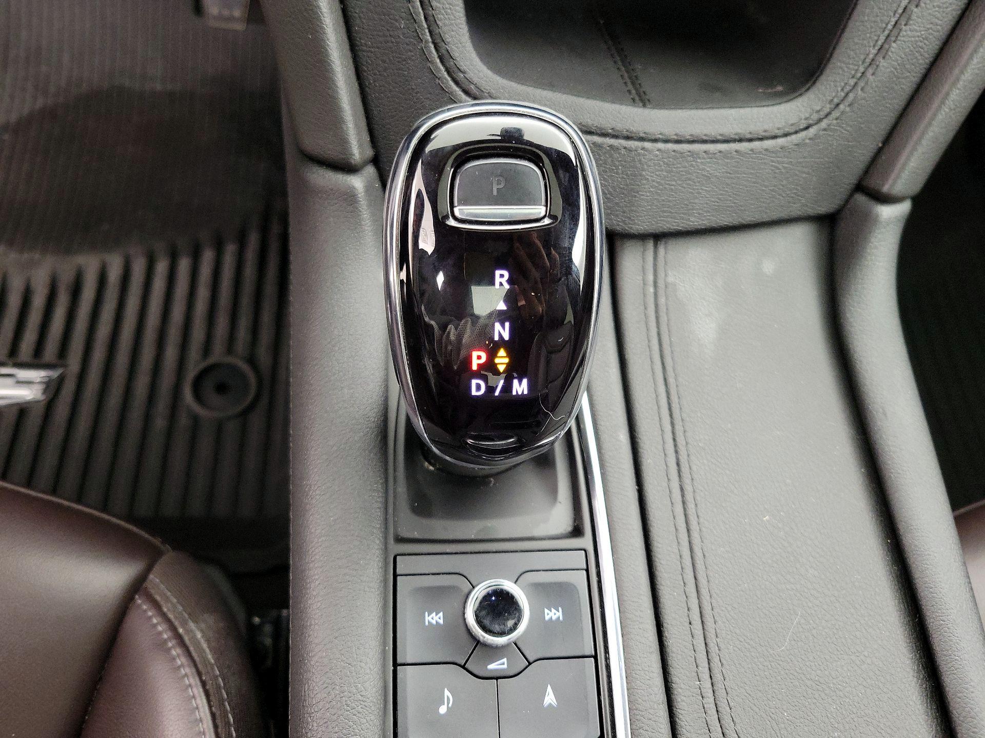 Thumbnail: 2023 Cadillac XT6 - 17