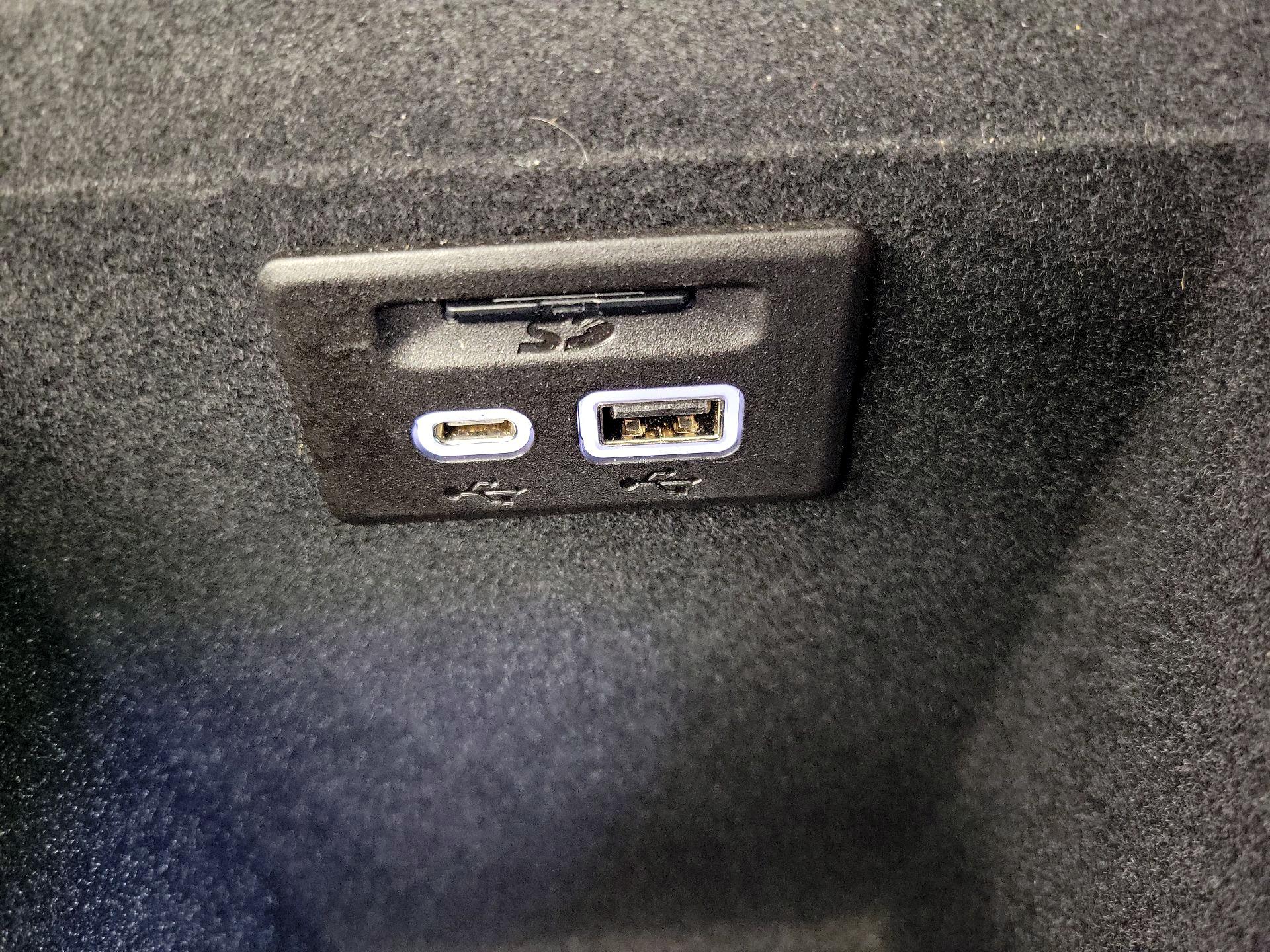 Thumbnail: 2023 Cadillac XT6 - 18