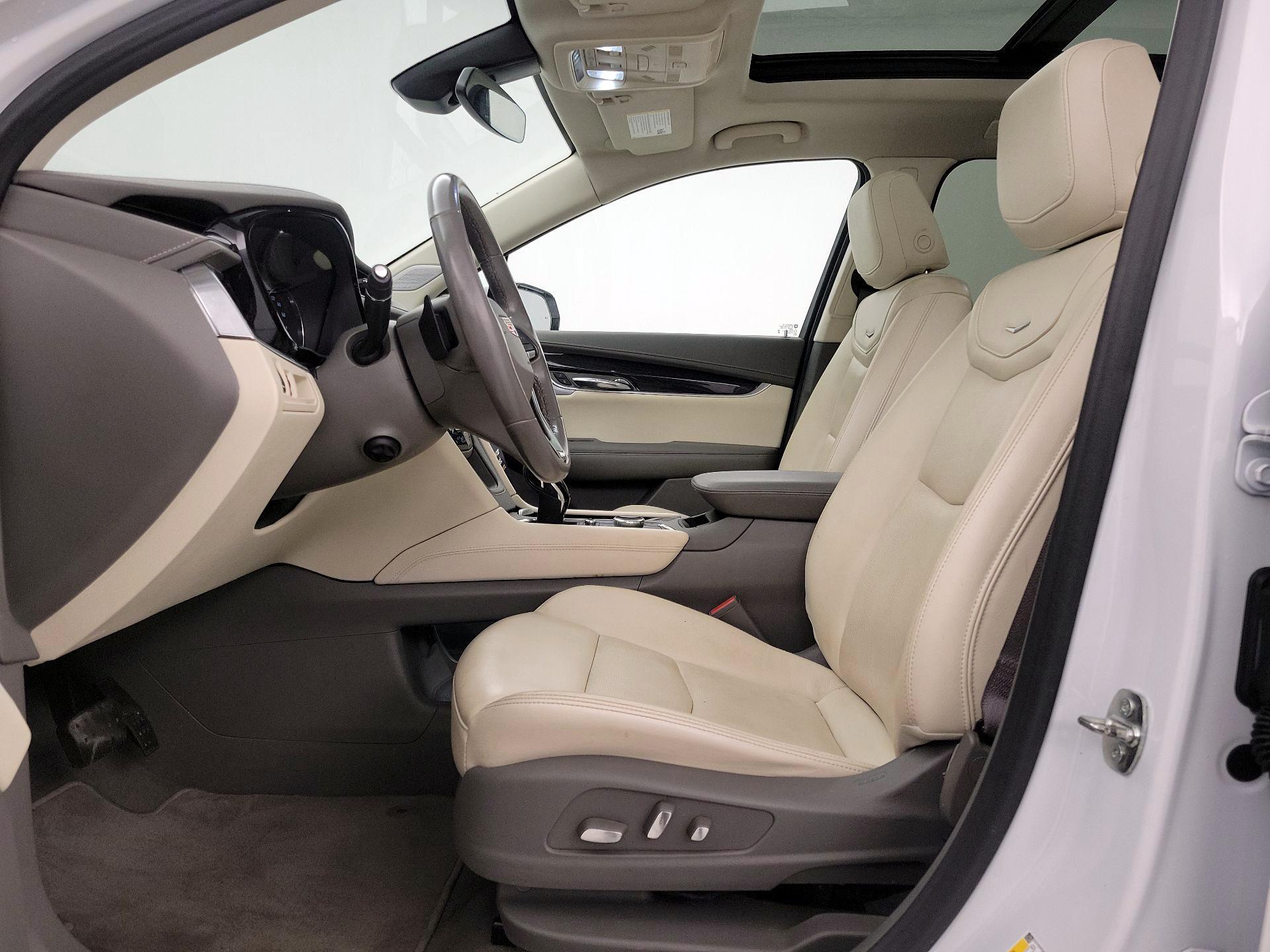 Thumbnail: 2023 Cadillac XT6 - 11