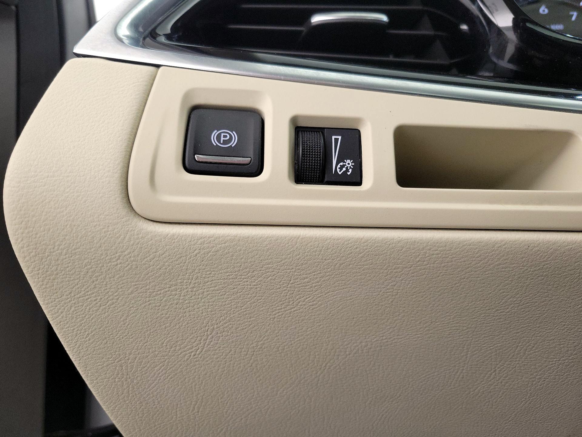 Thumbnail: 2023 Cadillac XT6 - 13