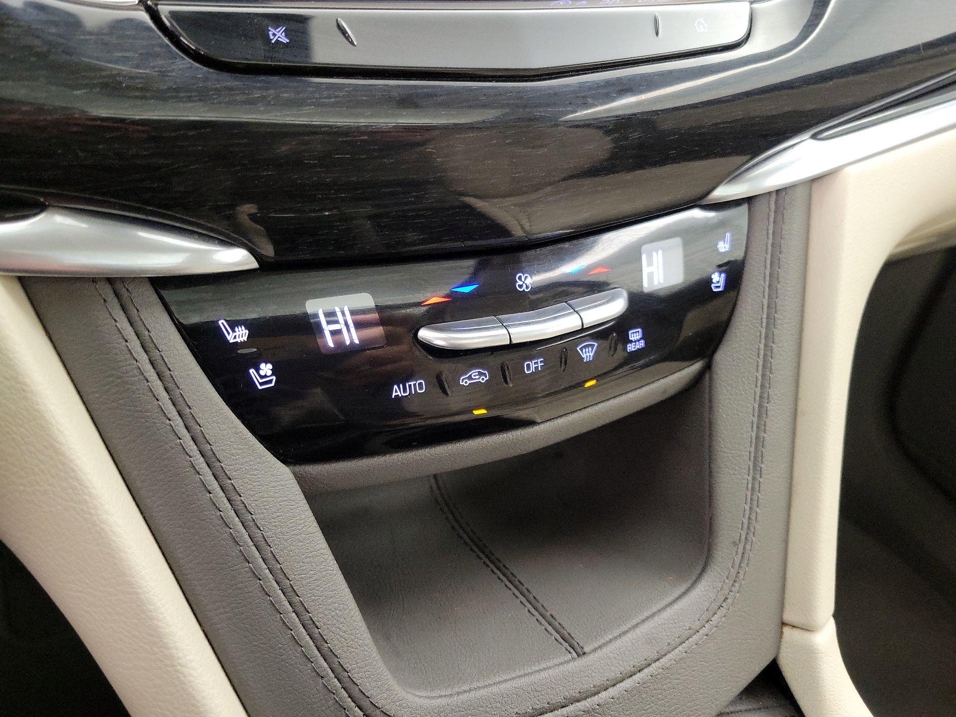 Thumbnail: 2023 Cadillac XT6 - 17