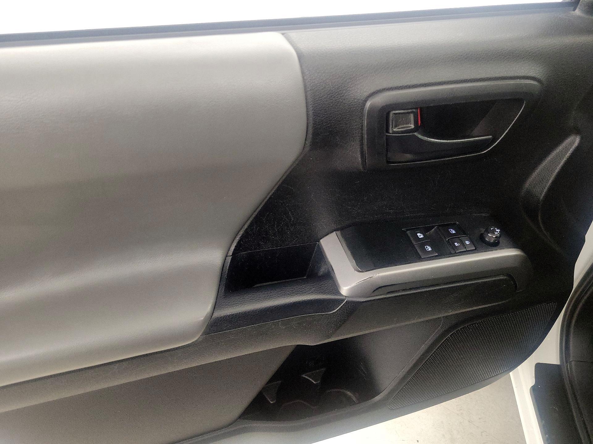 Thumbnail: 2022 Toyota Tacoma - 12