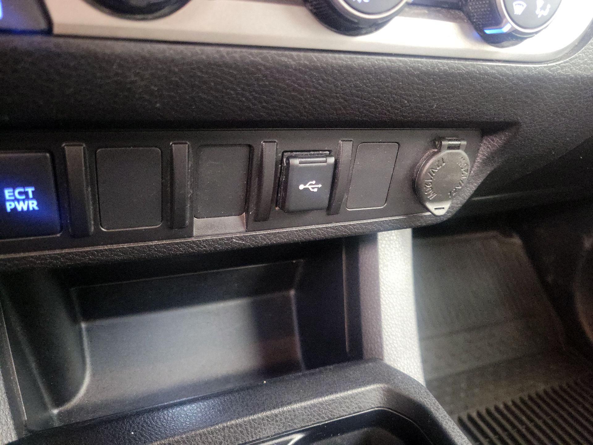 Thumbnail: 2022 Toyota Tacoma - 18