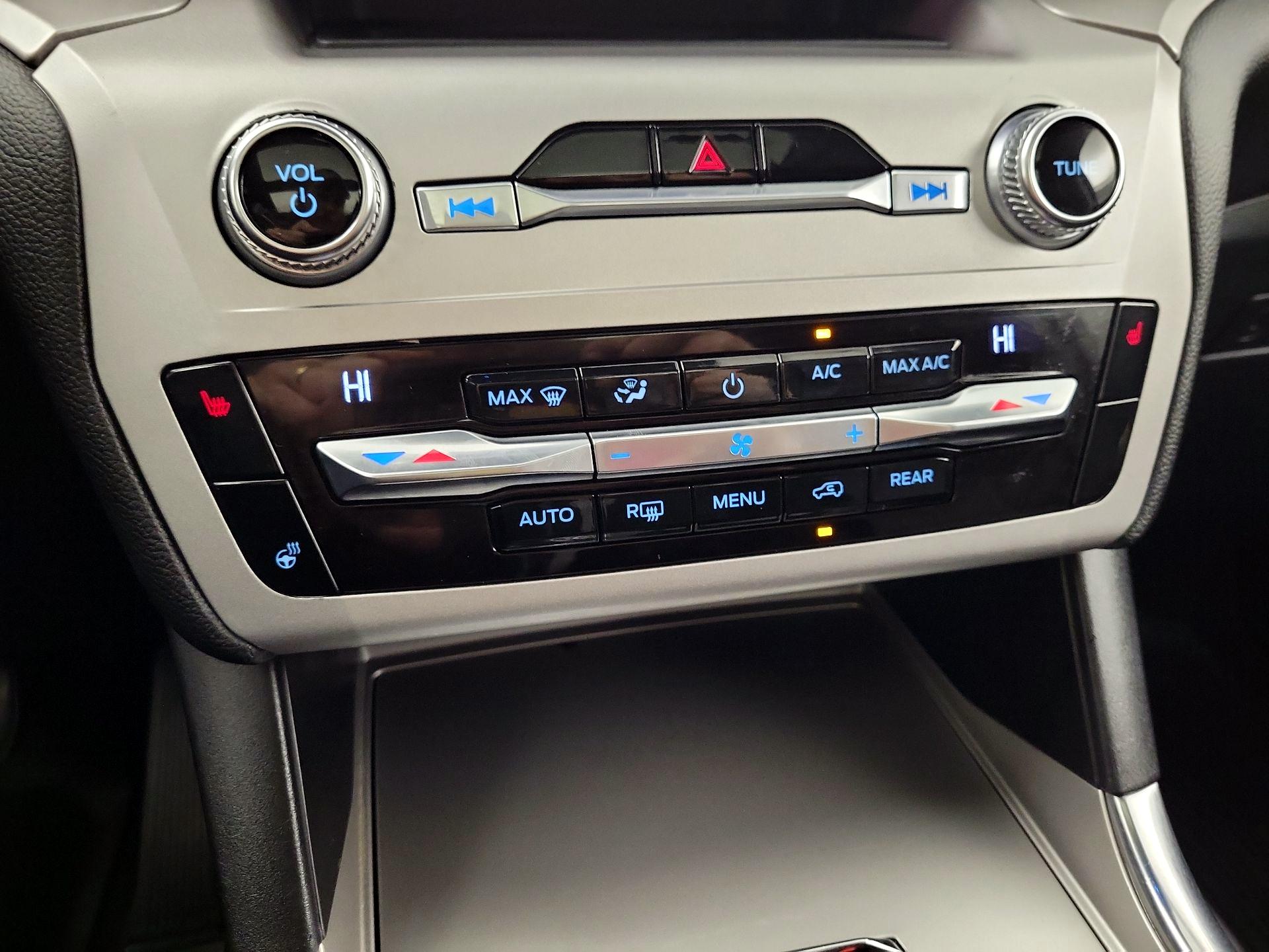 Thumbnail: 2021 Ford Explorer - 15